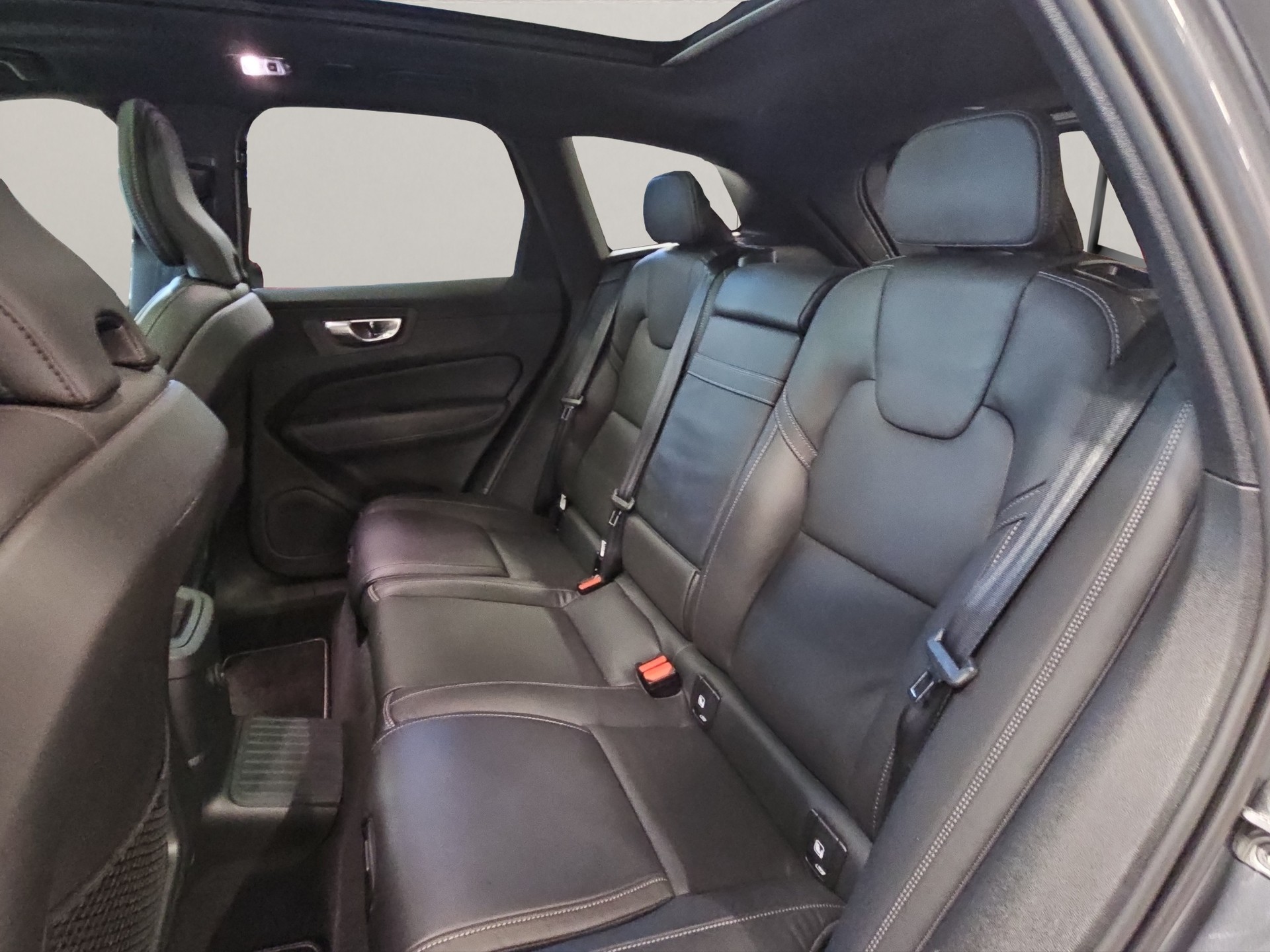 VOLVO XC60 2.0 T6 TE R-Design eAWD-image-17