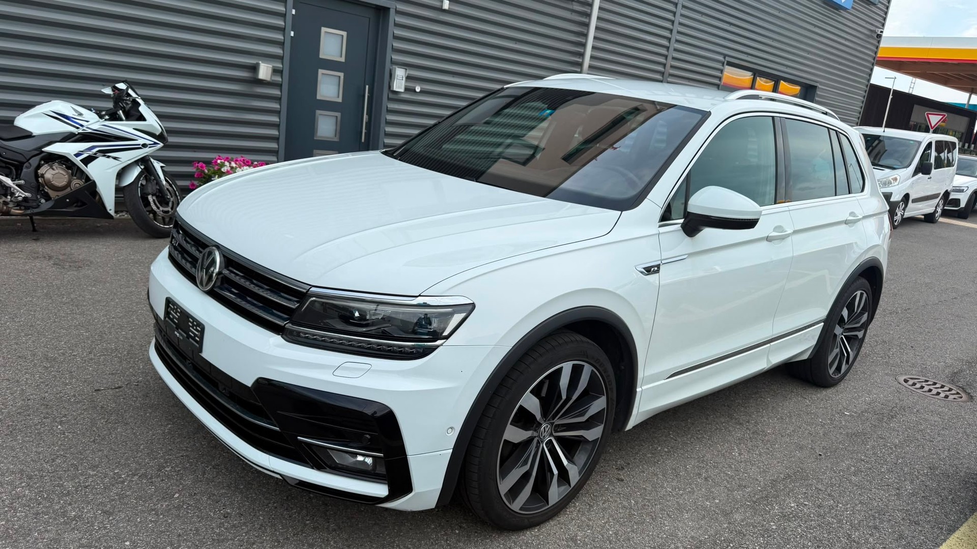 VW Tiguan 2.0TSI 4Motion DSG RL-image-2