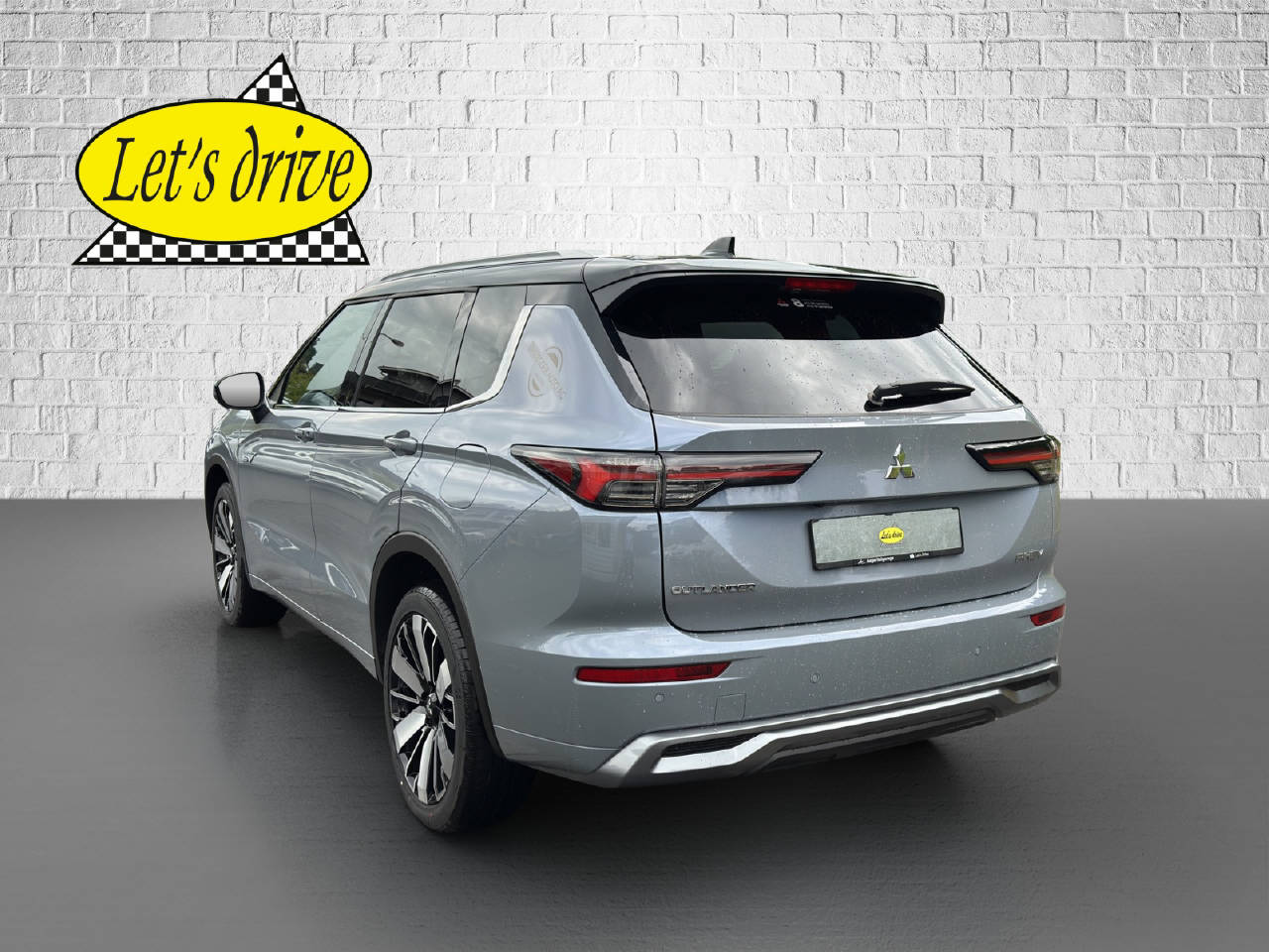 MITSUBISHI Outlander 2.4 PHEV Instyle 4x4-image-3