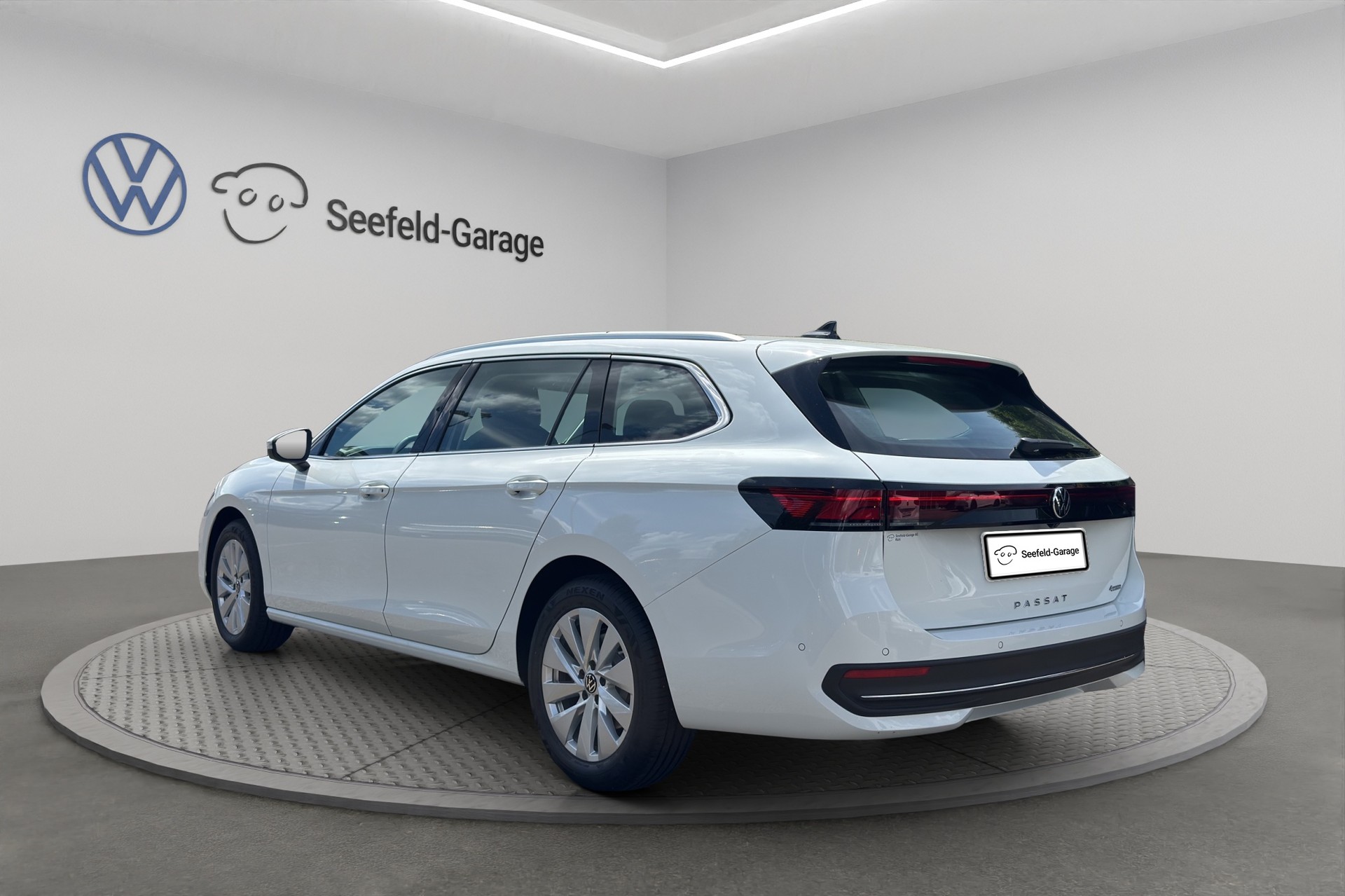 VW Passat Variant 2.0 TDI evo Business 4 Motion DSG-image-3