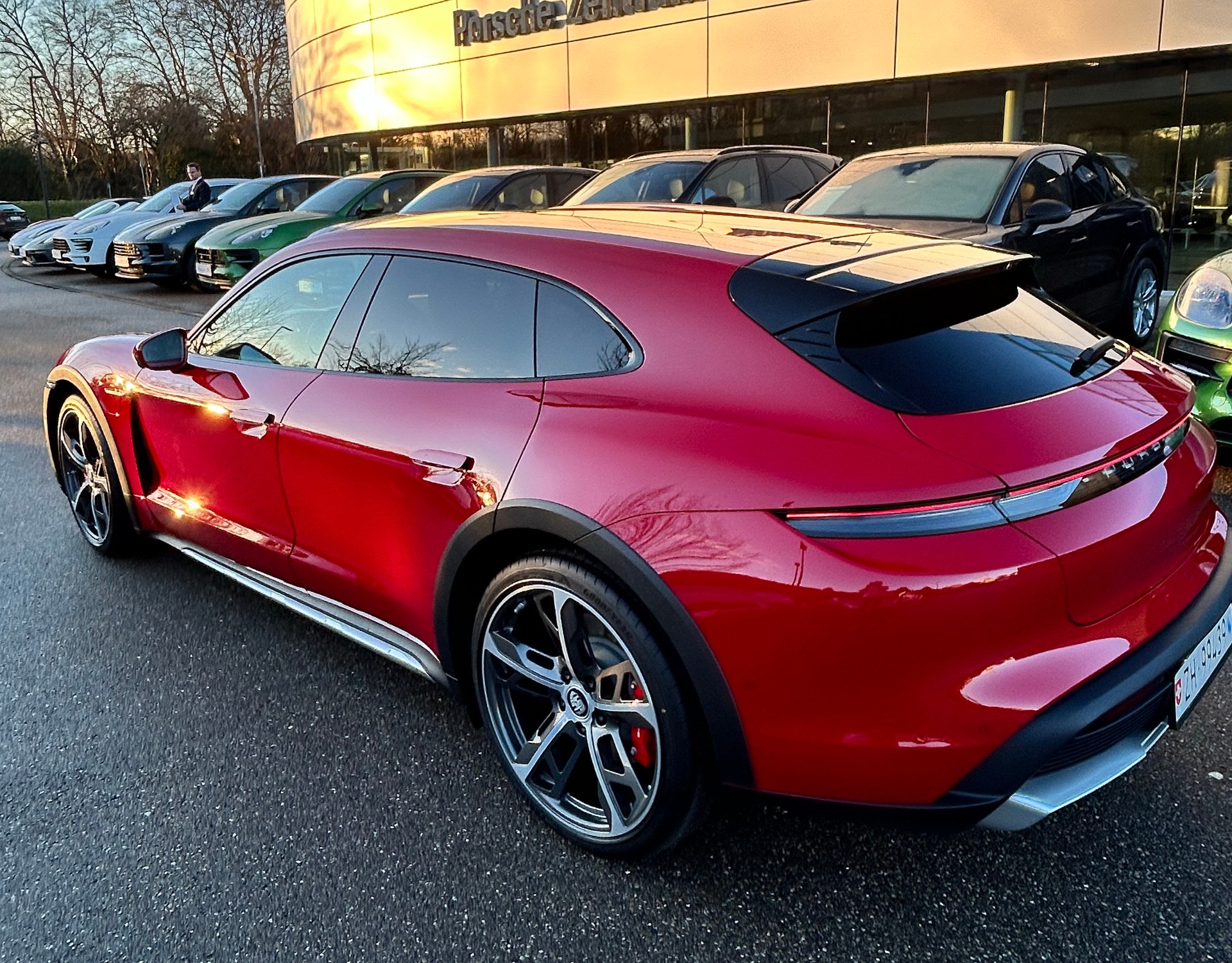 PORSCHE 4S Cross Turismo-image-2