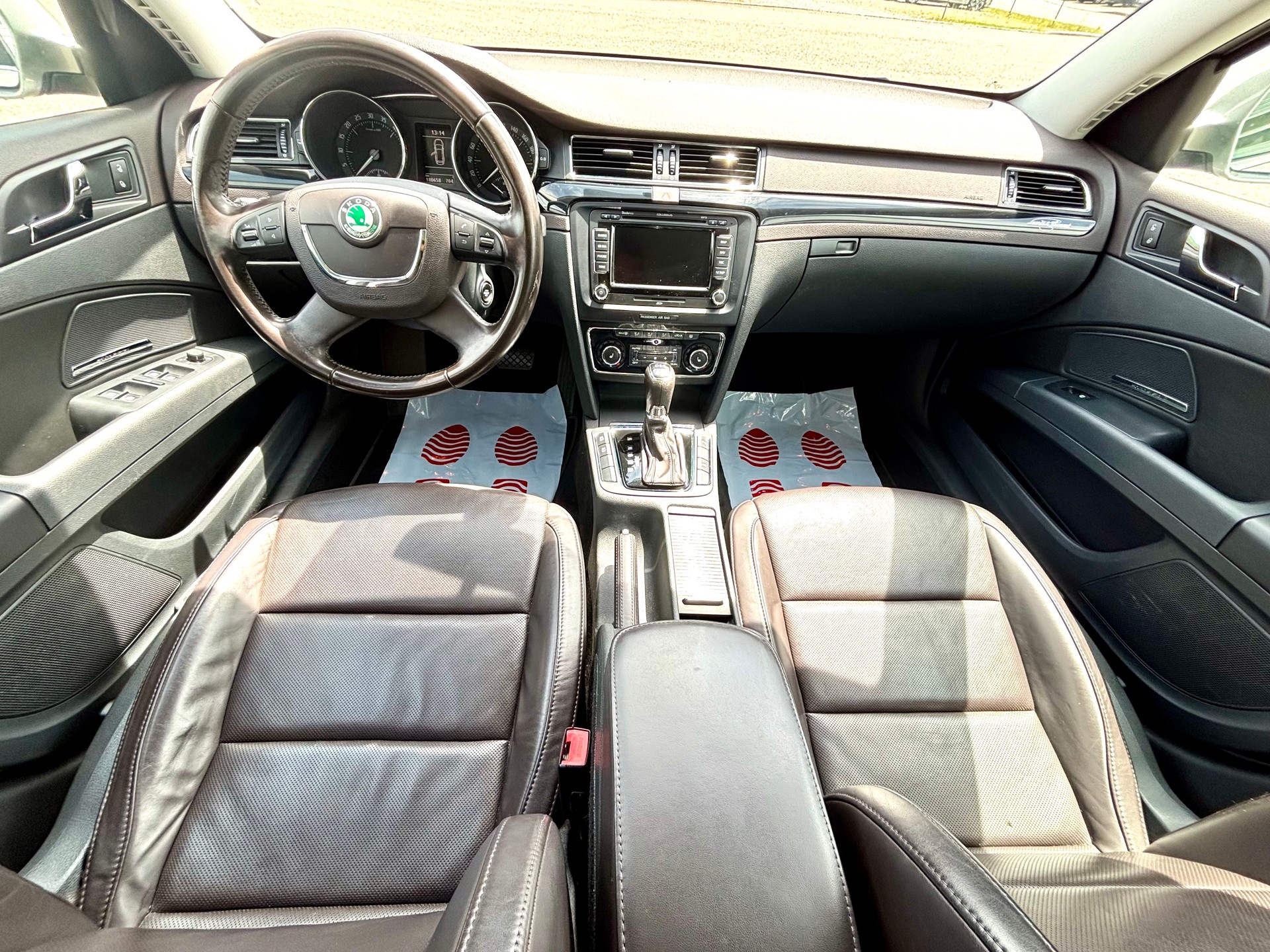 SKODA Superb Combi 2.0 TDi Laurin & Klement 4x4 DSG-image-6