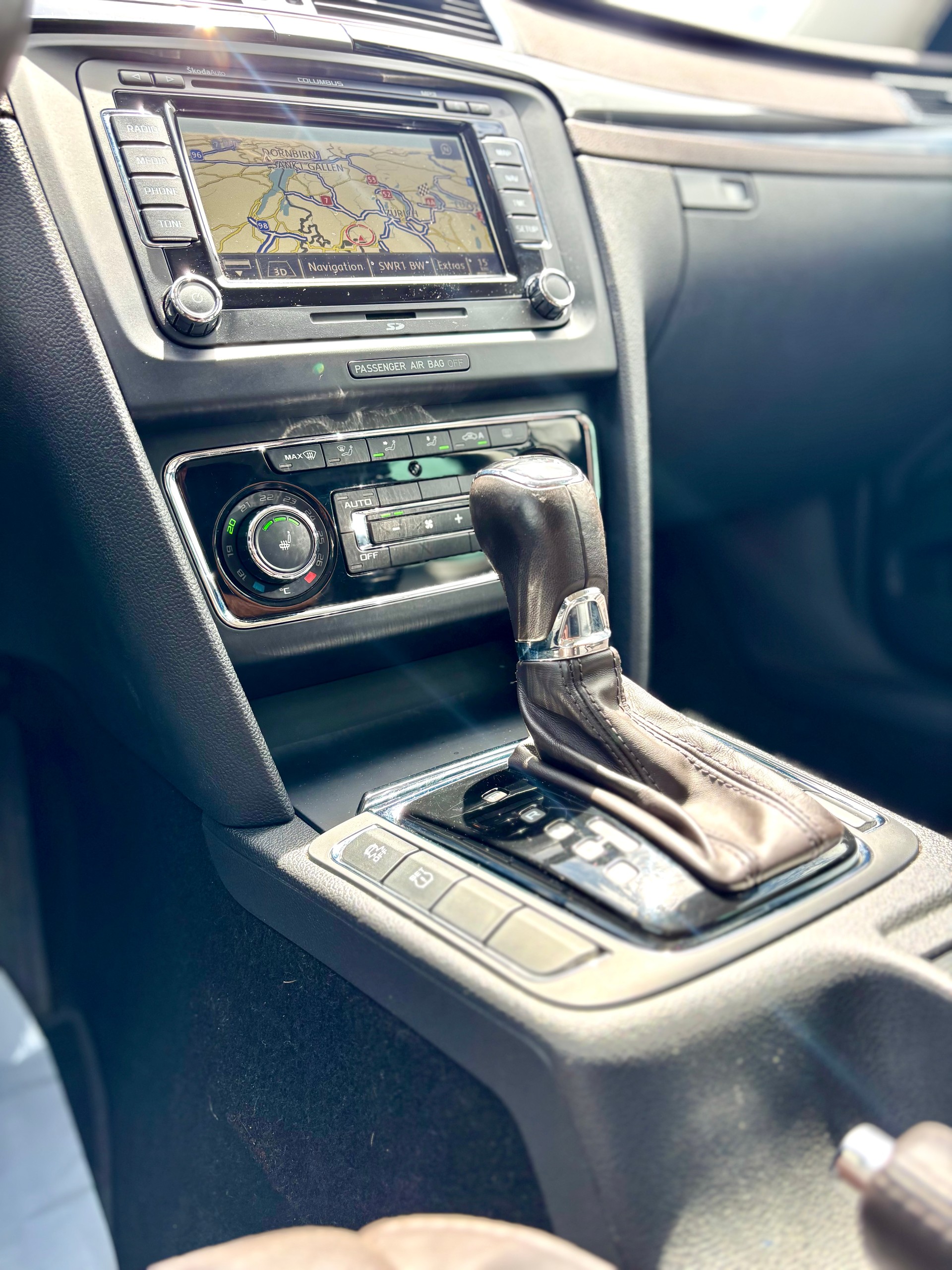 SKODA Superb Combi 2.0 TDi Laurin & Klement 4x4 DSG-image-9