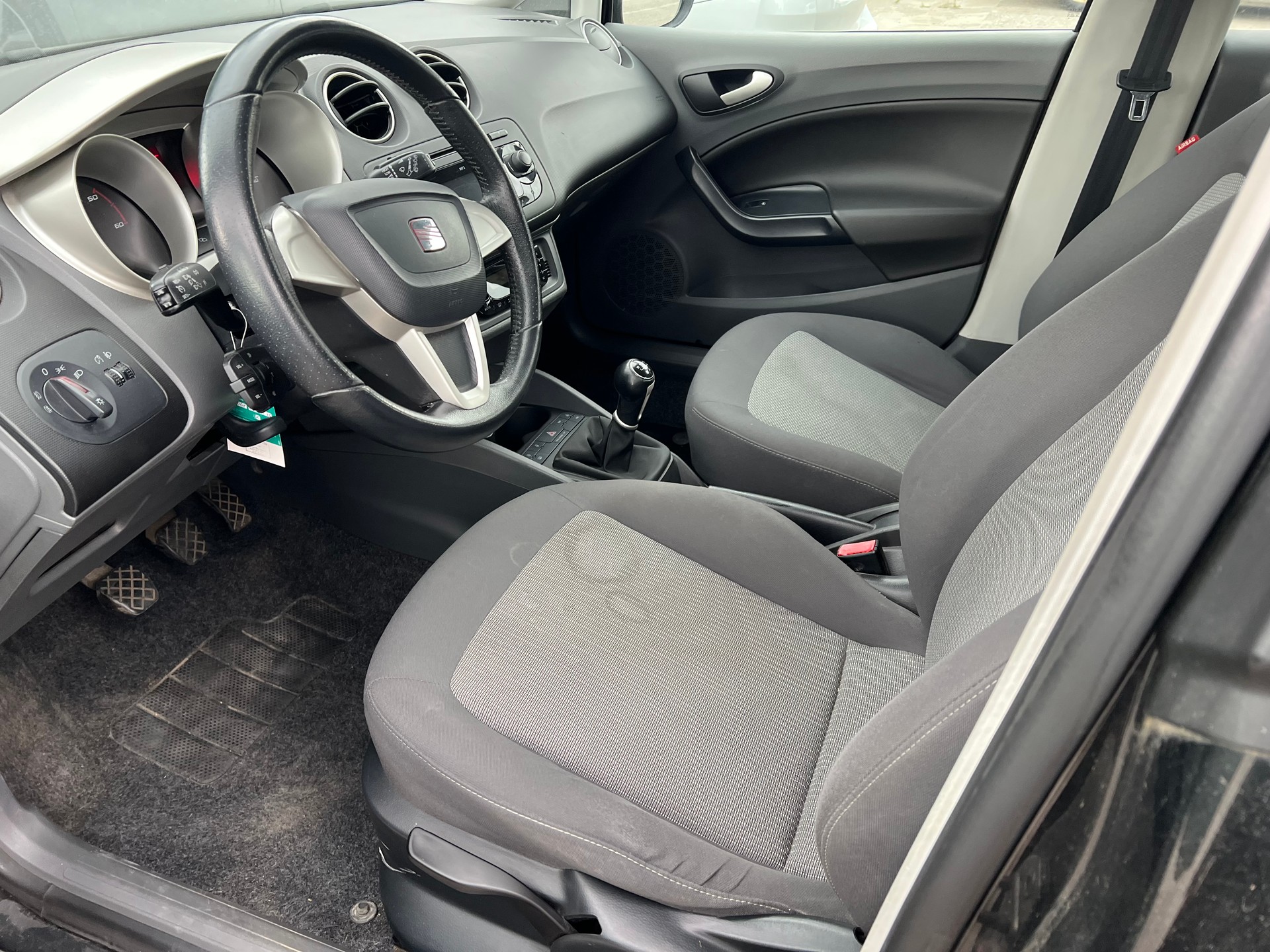 SEAT Ibiza ST 1.6 TDI Sport-image-5