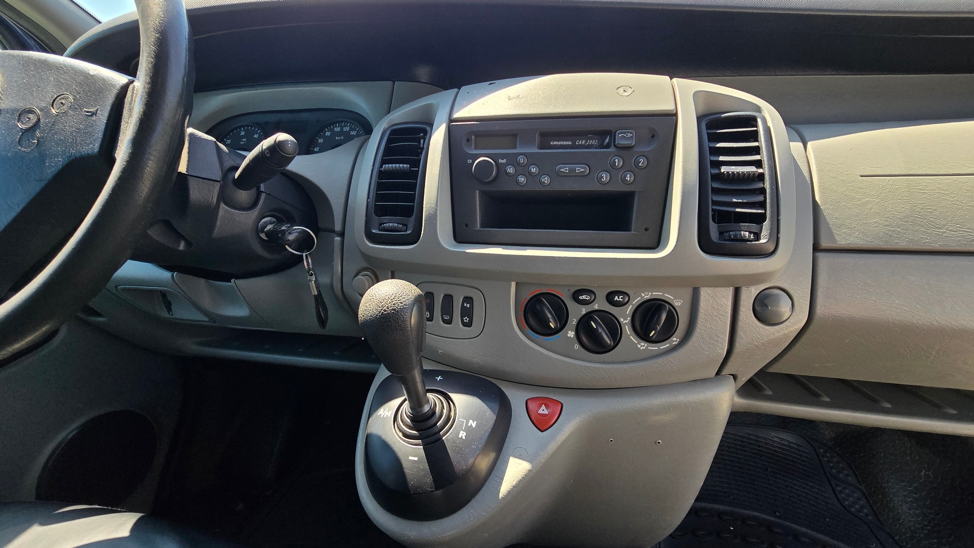 OPEL Vivaro 2.5 CDTI 2.7t-image-9