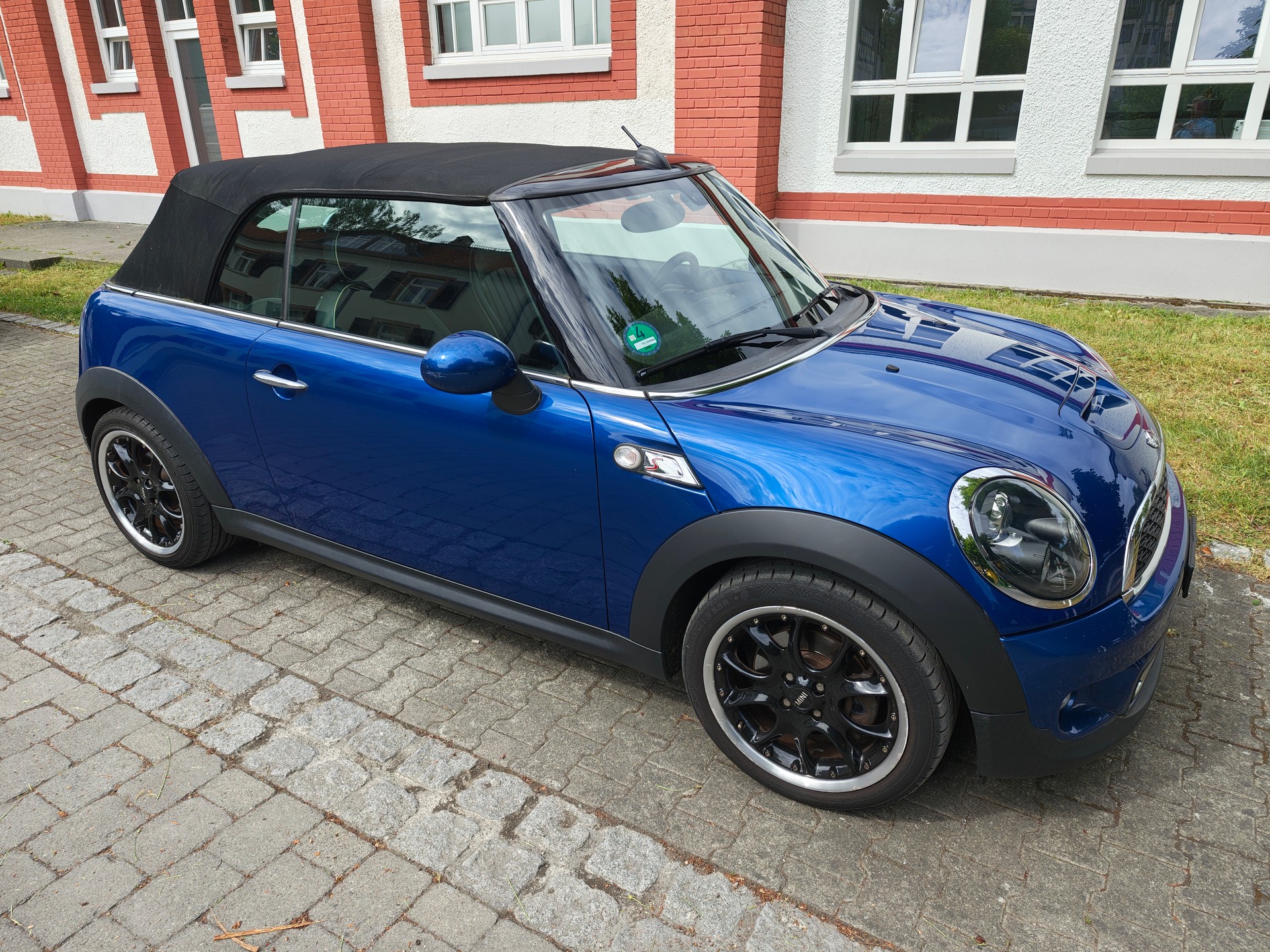 MINI 2.0 SD Cabrio-image-0