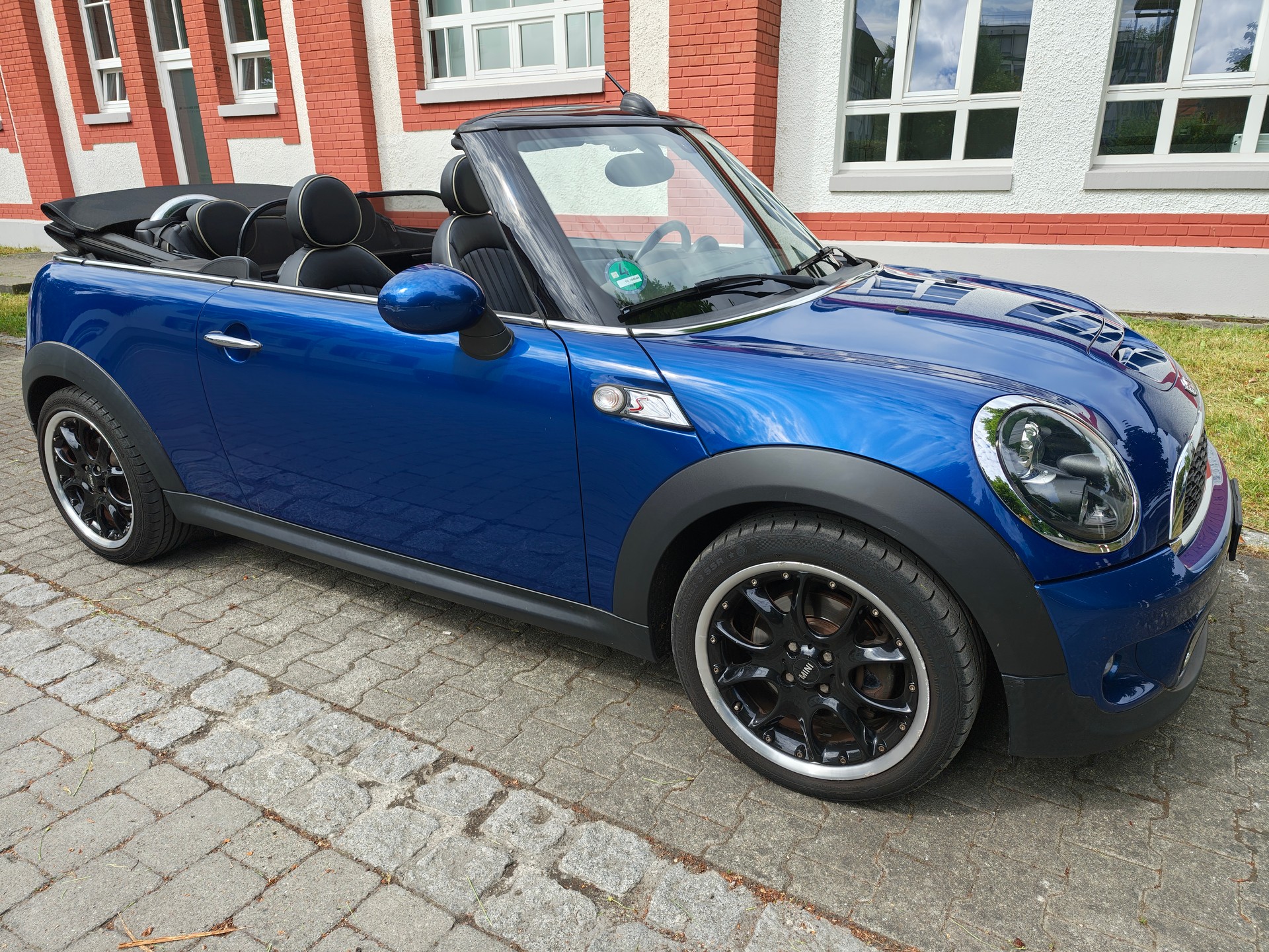 MINI 2.0 SD Cabrio-image-1