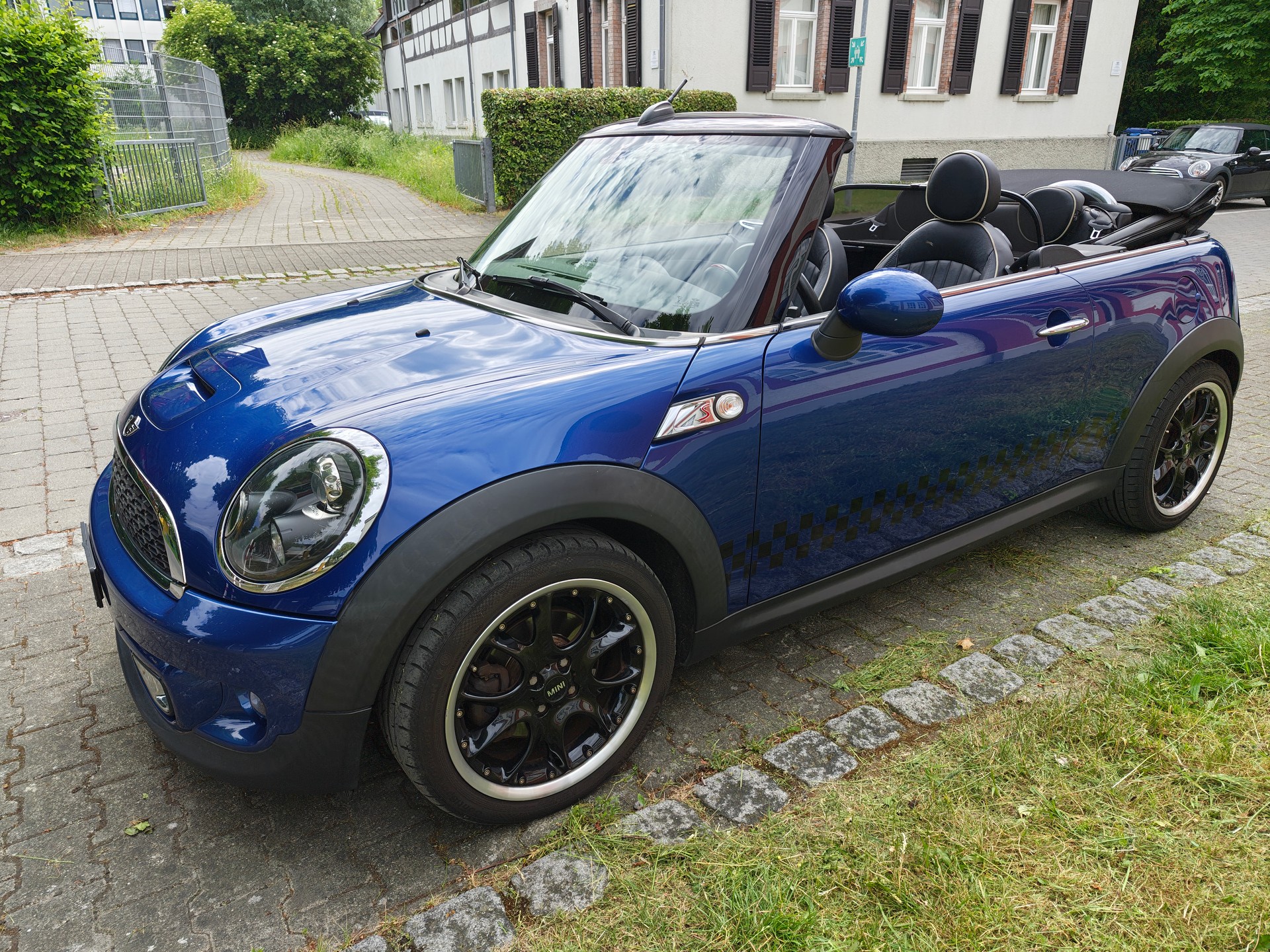 MINI 2.0 SD Cabrio-image-2