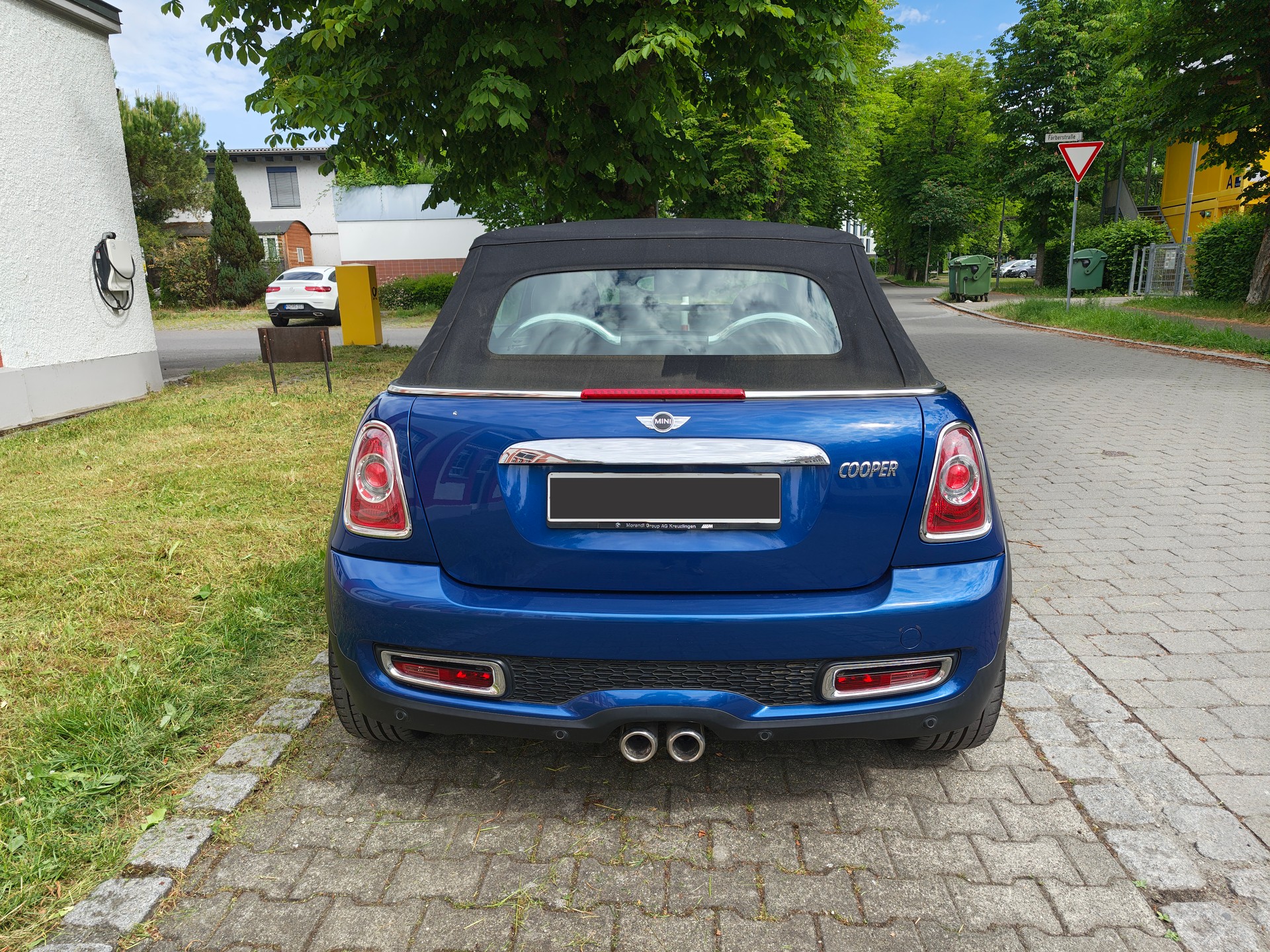 MINI 2.0 SD Cabrio-image-4