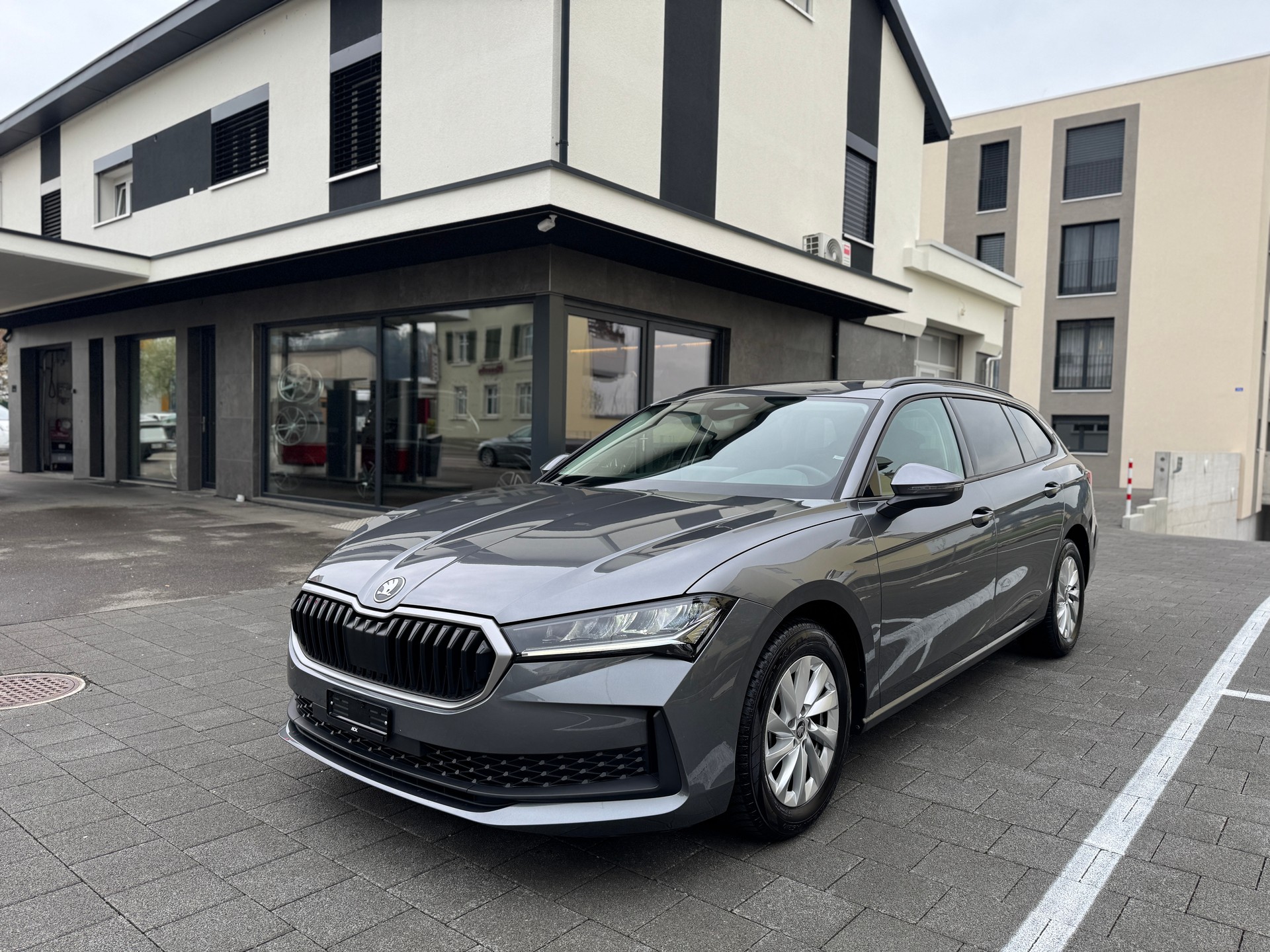 SKODA Superb Combi 1.5 TSI PHEV Selection DSG-image-0