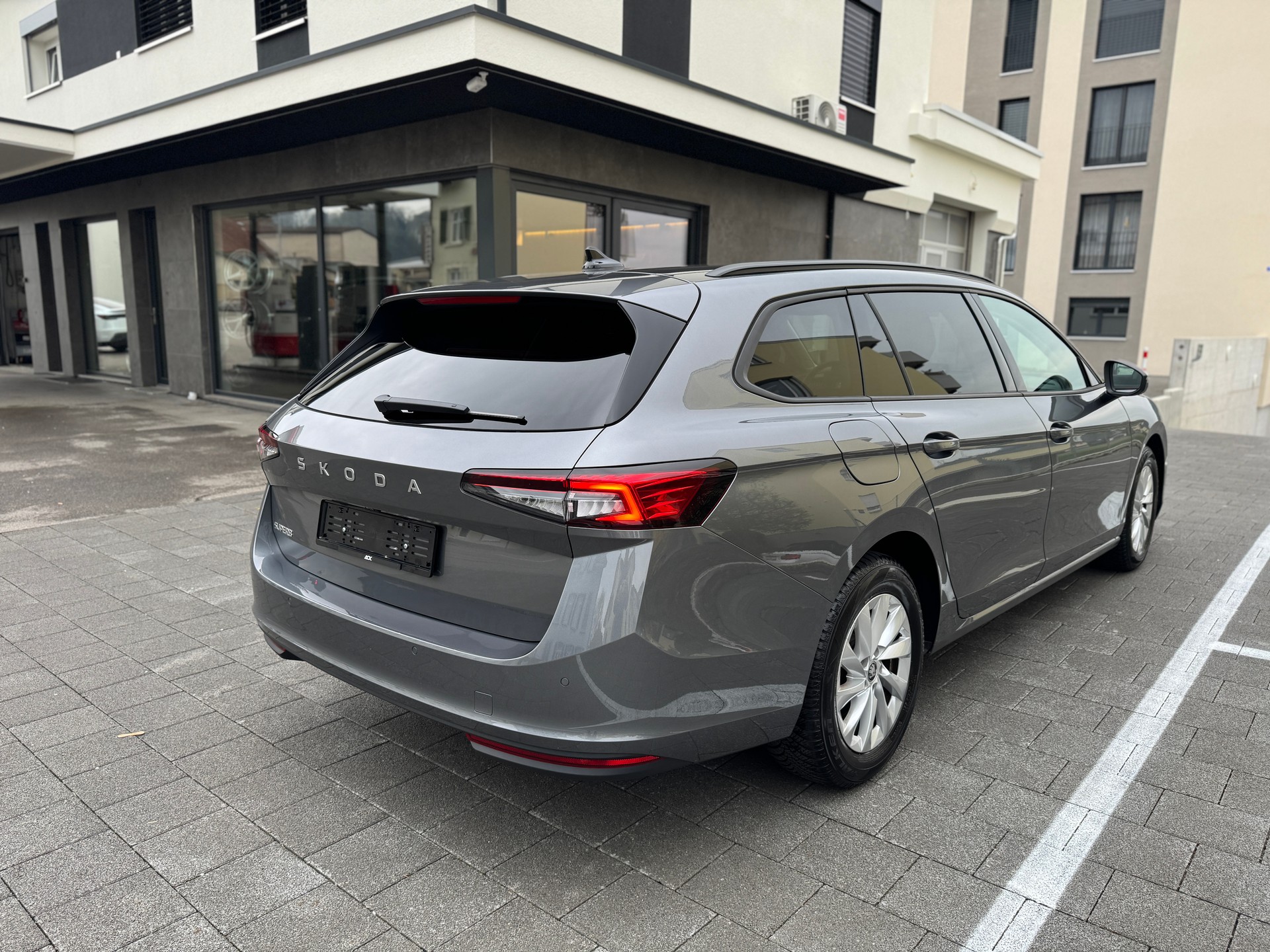 SKODA Superb Combi 1.5 TSI PHEV Selection DSG-image-4