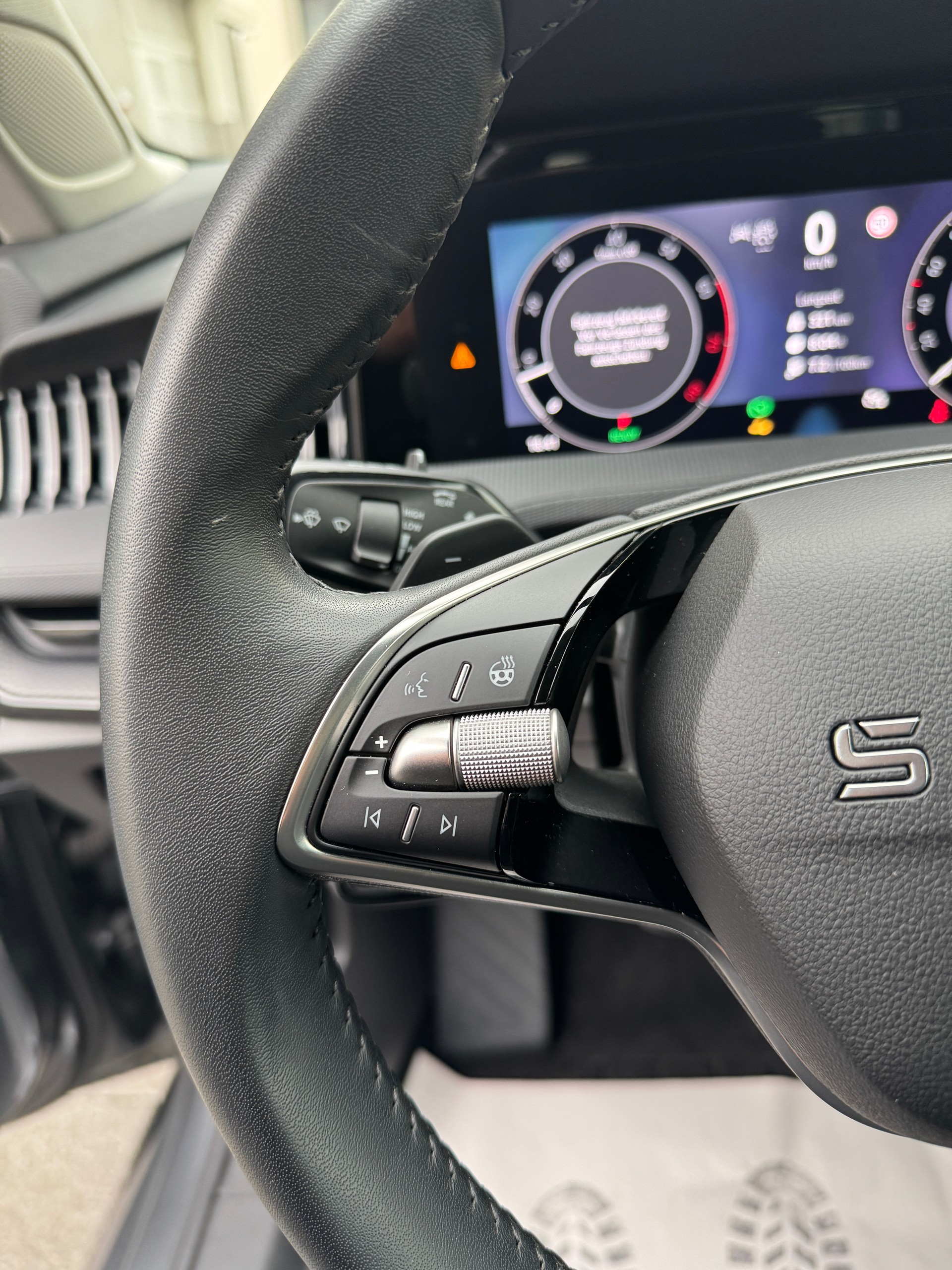 SKODA Superb Combi 1.5 TSI PHEV Selection DSG-image-16