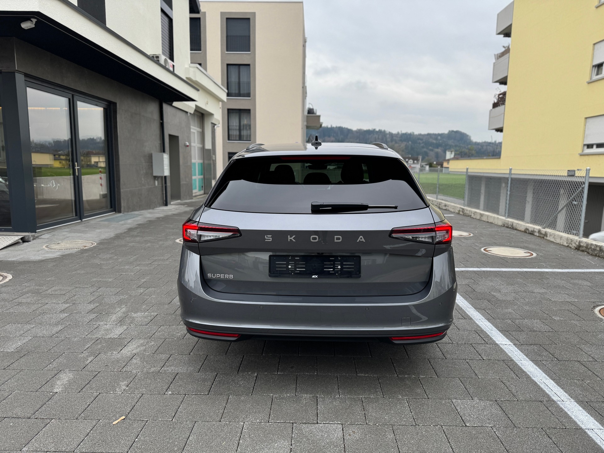 SKODA Superb Combi 1.5 TSI PHEV Selection DSG-image-3