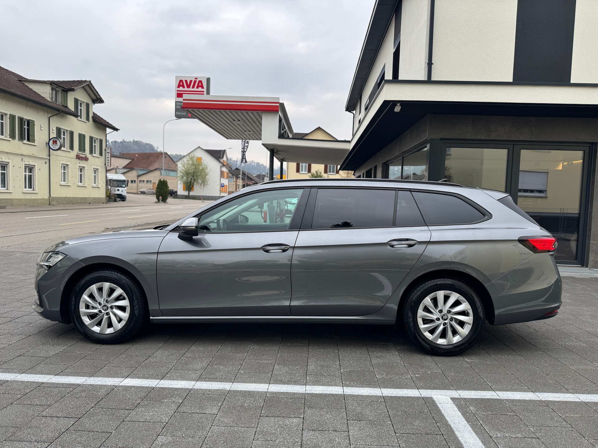 SKODA Superb Combi 1.5 TSI PHEV Selection DSG-image-1