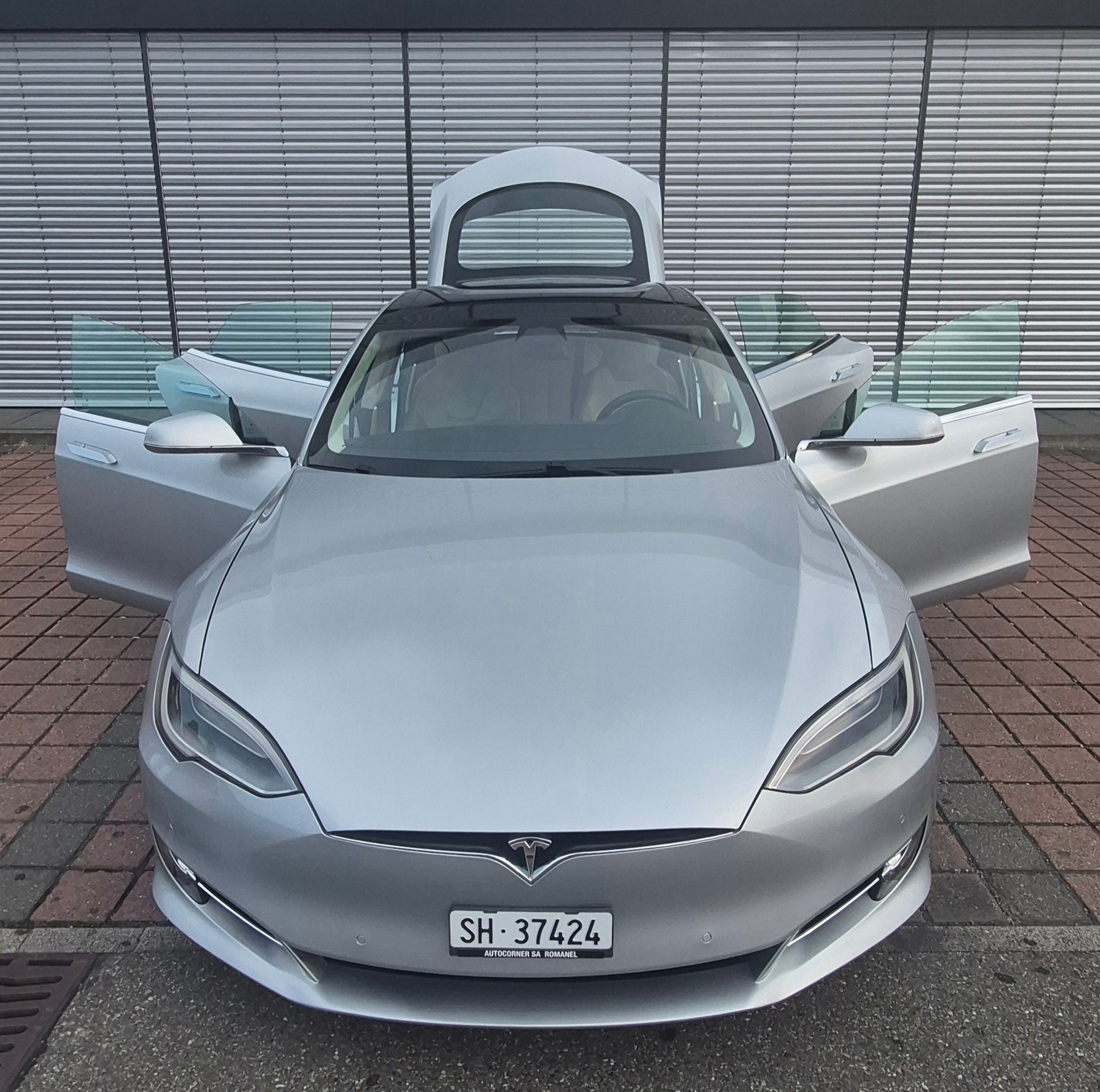 TESLA 90 D