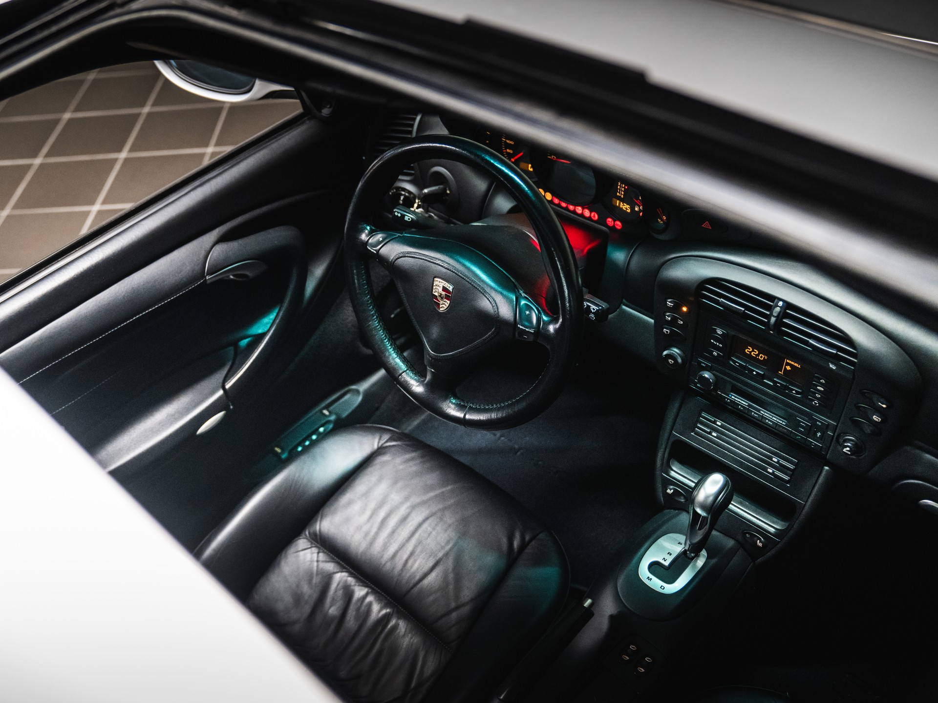 PORSCHE 911 Turbo-image-6