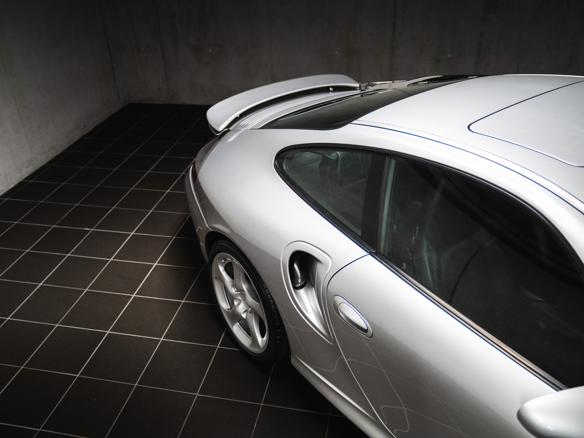 PORSCHE 911 Turbo-image-12