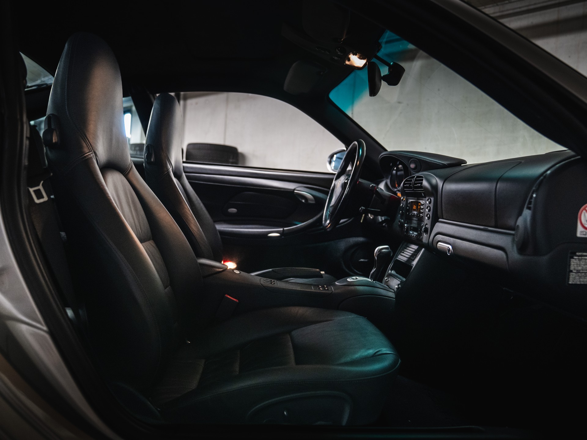 PORSCHE 911 Turbo-image-11