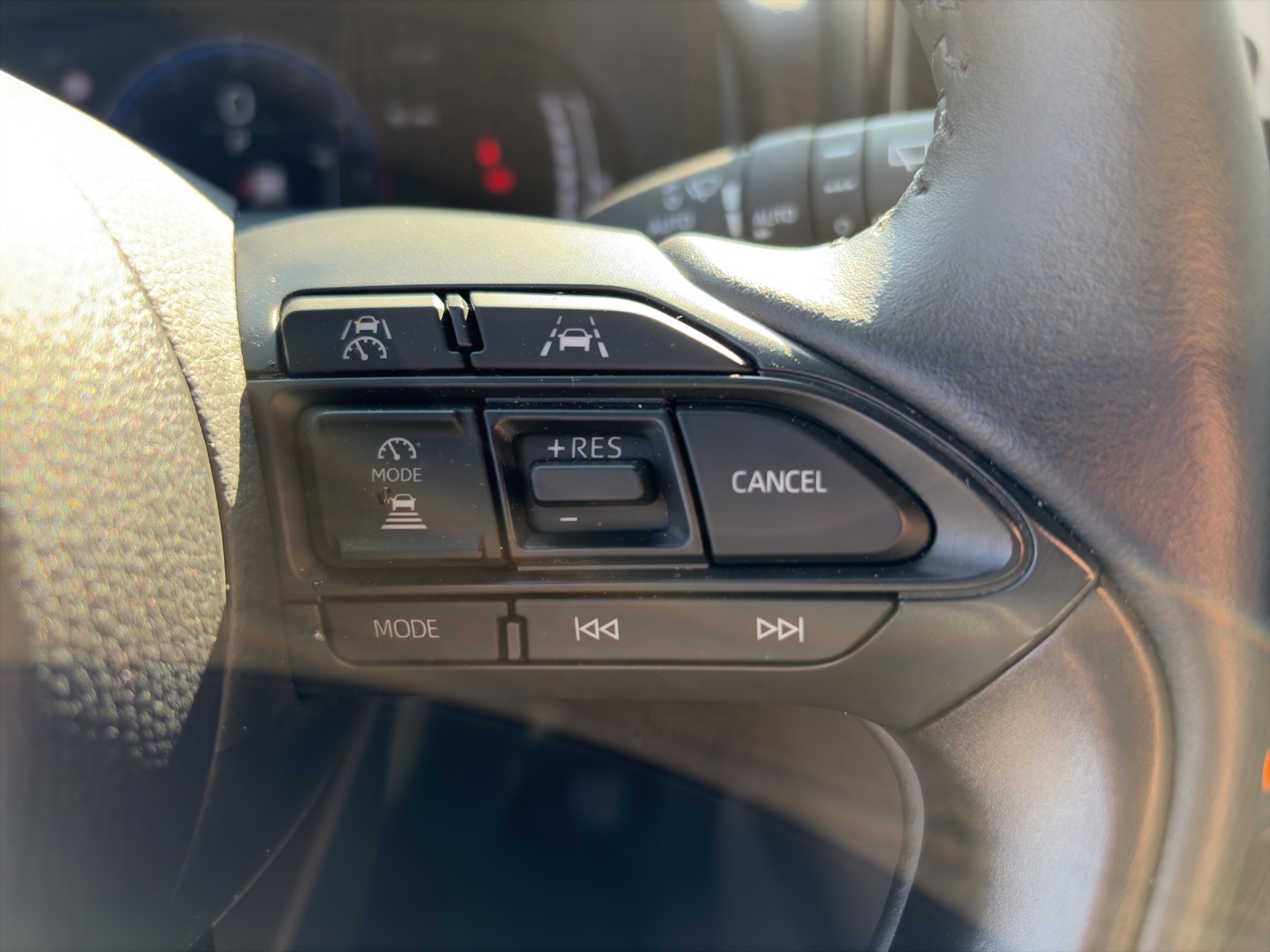 TOYOTA Yaris Cross 1.5 VVT-i HSD Trend AWD-i-image-18