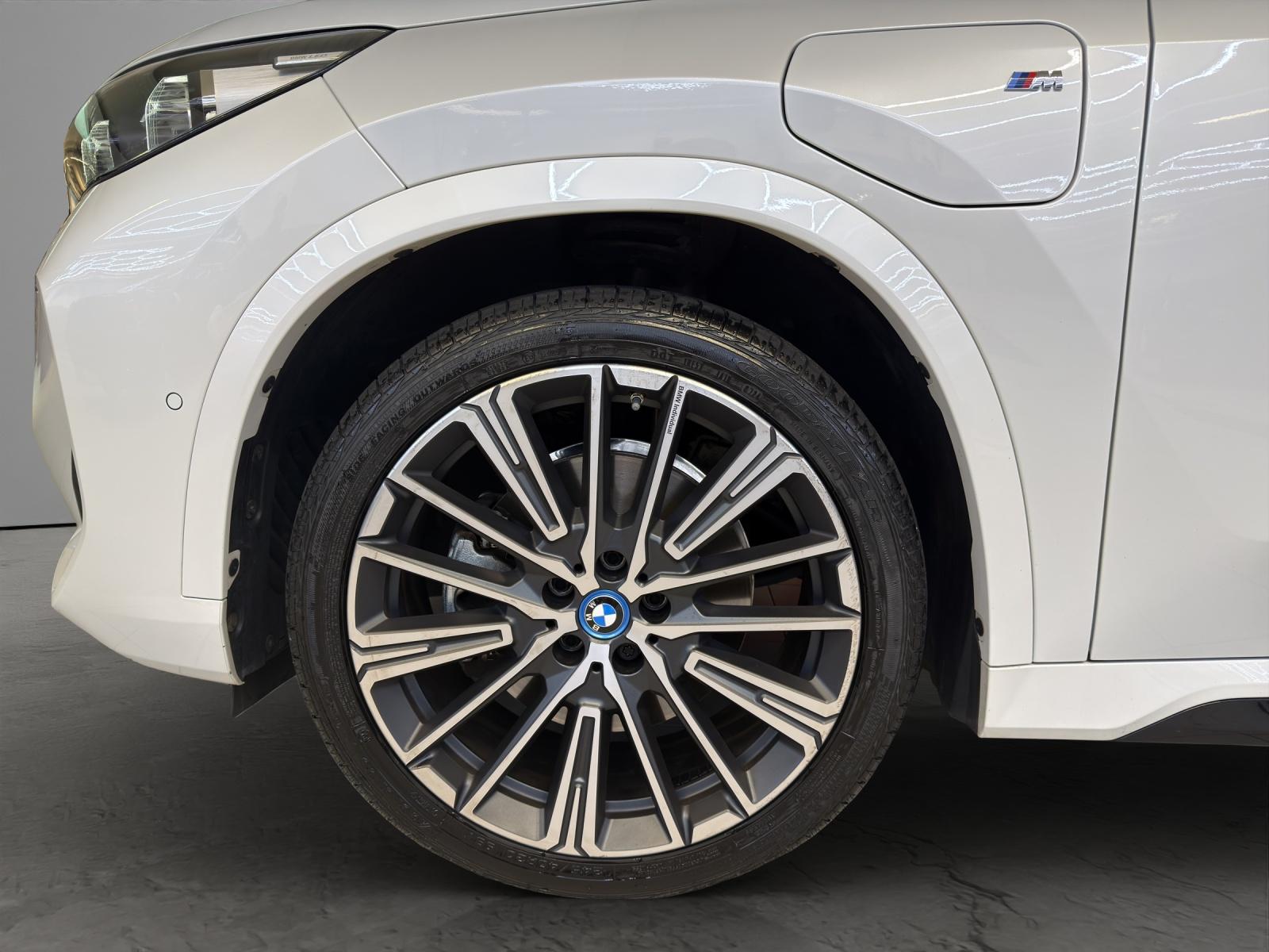 BMW X1 30e xDrive paddles-image-4