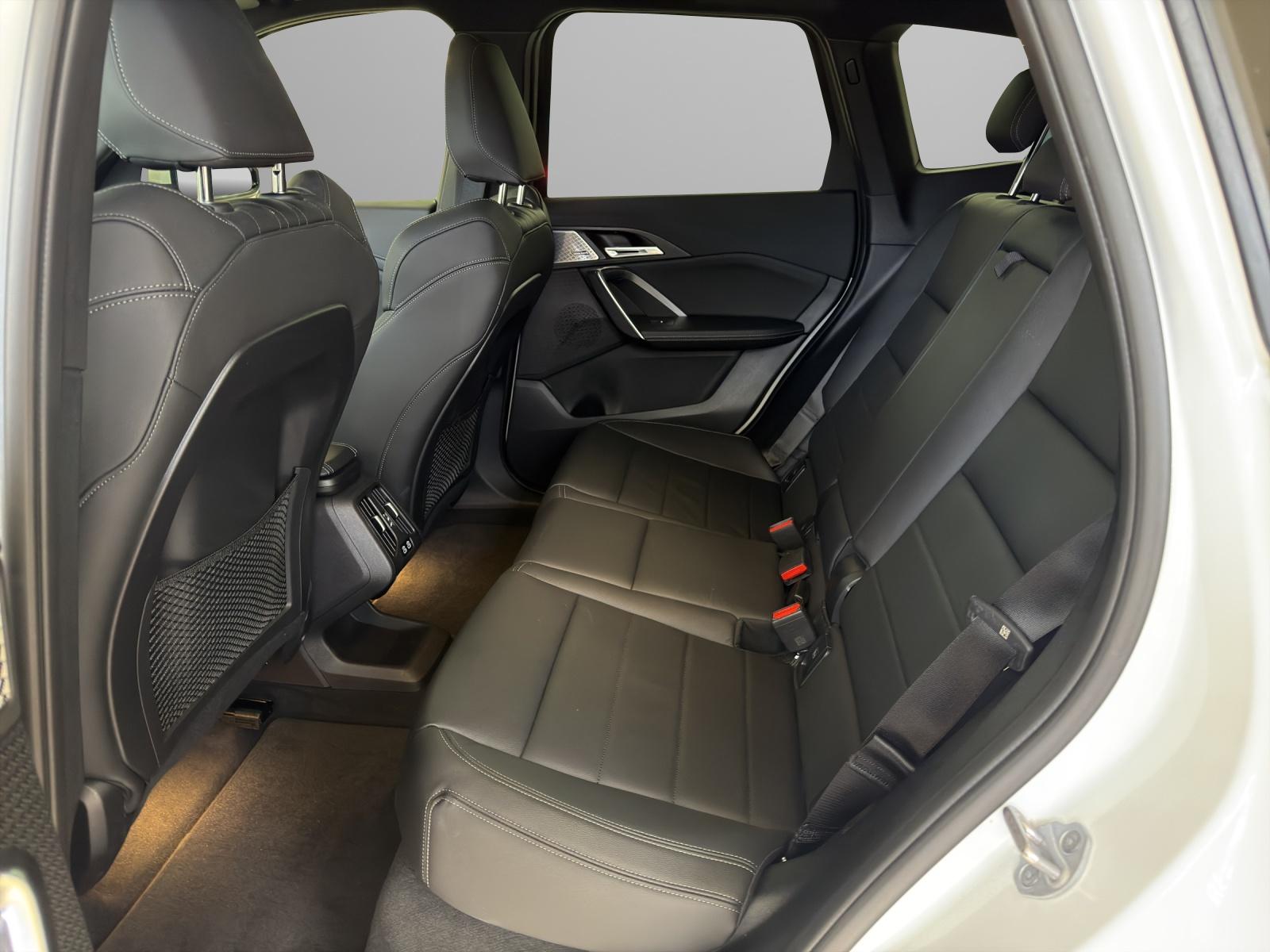 BMW X1 30e xDrive paddles-image-9
