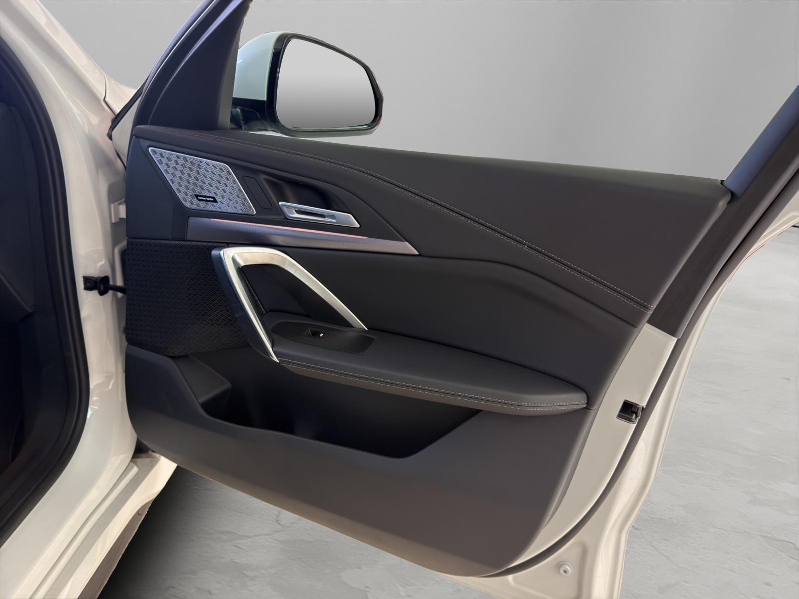 BMW X1 30e xDrive paddles-image-21