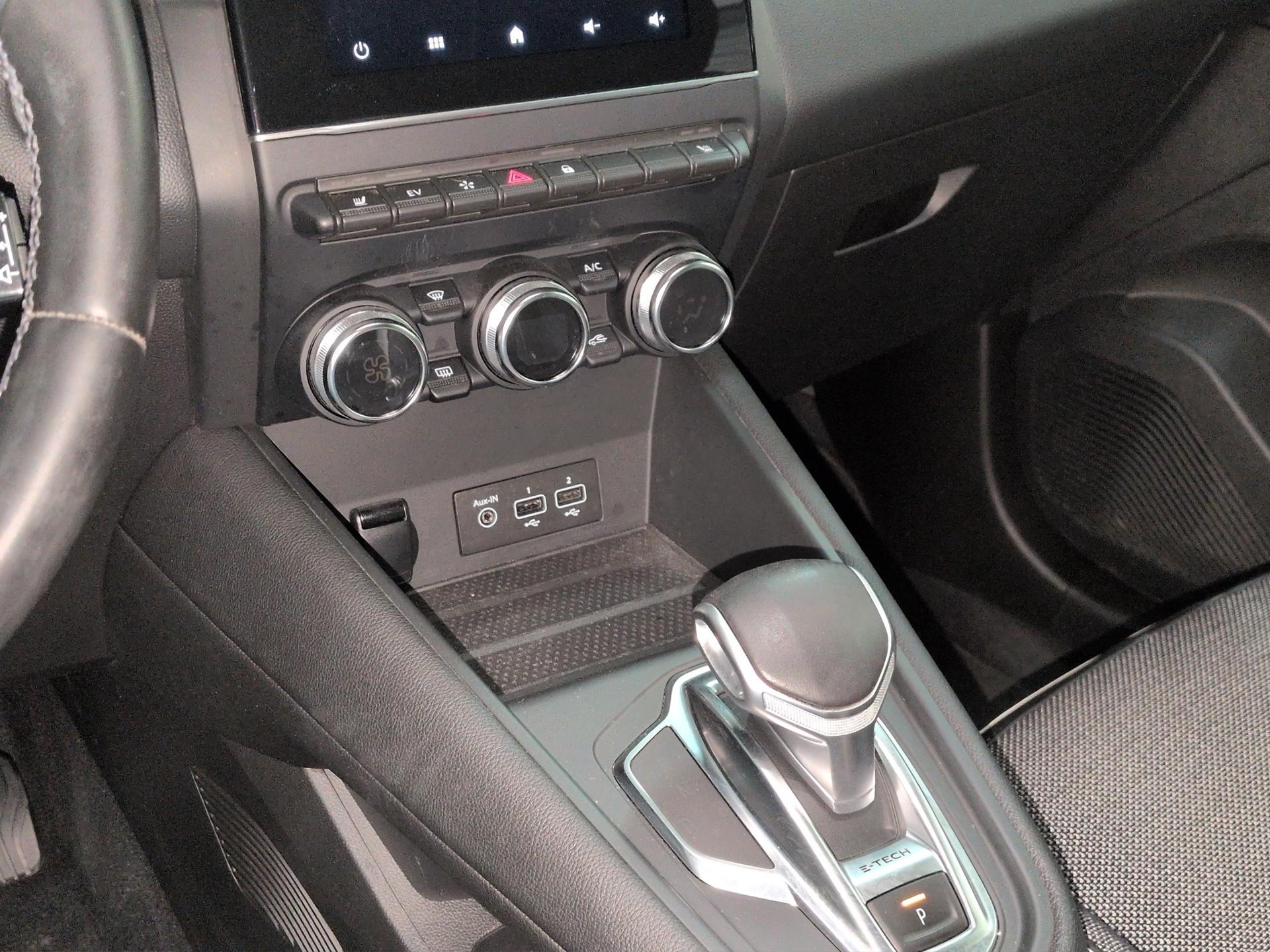 RENAULT Captur 1.6 E-Tech 145 Intens DHT-image-11