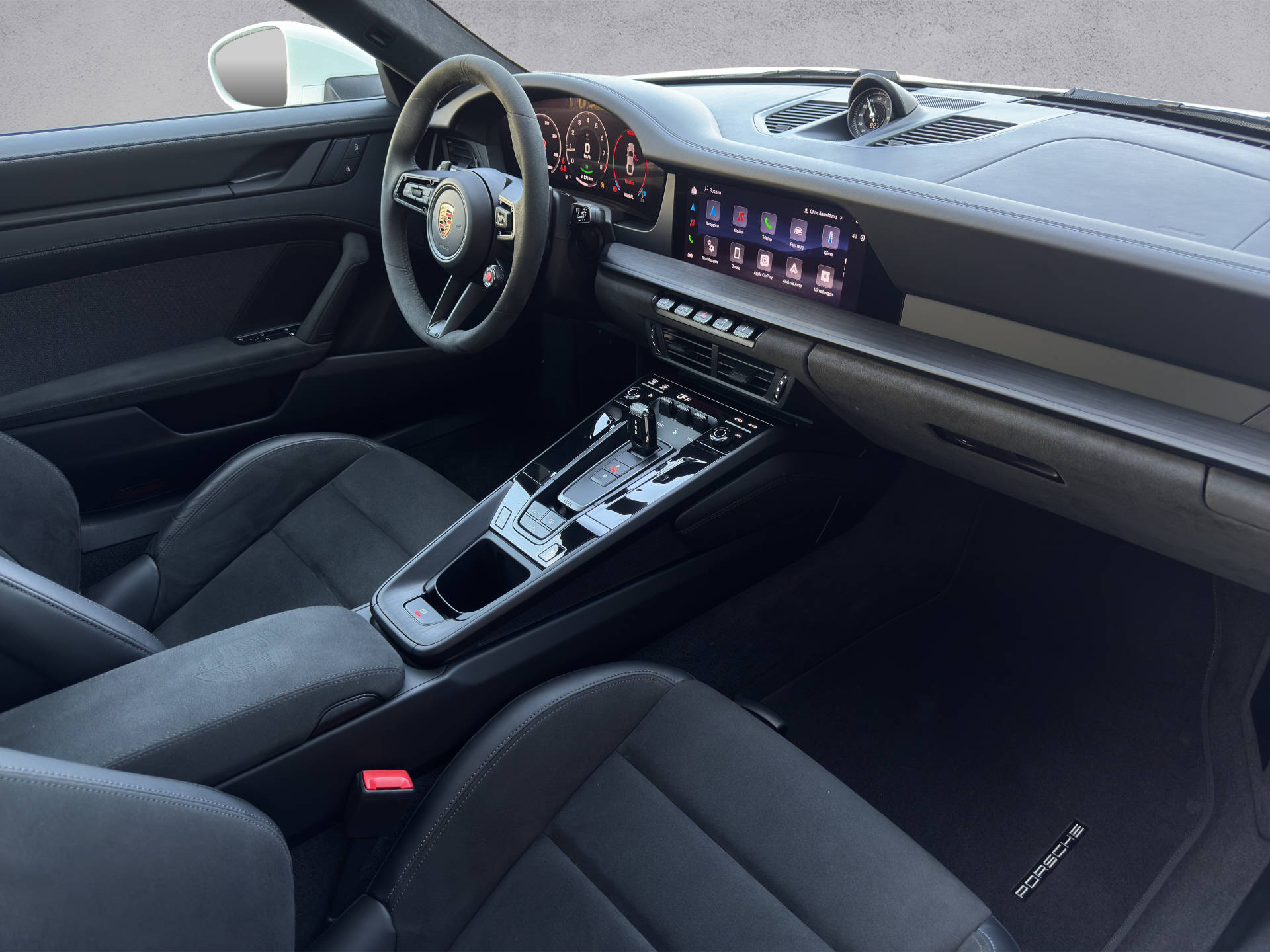 PORSCHE 911 Carrera GTS-image-8