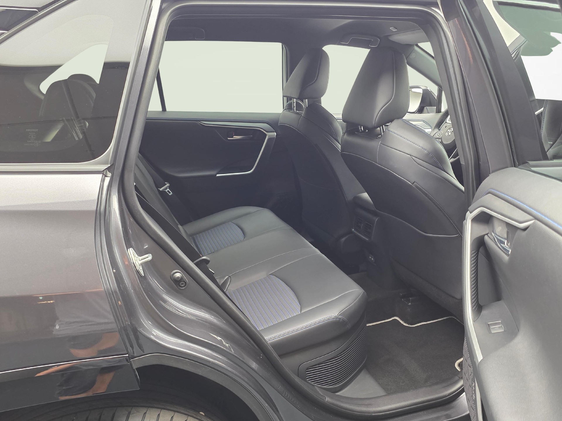 TOYOTA RAV4 2.5 HEV Style-image-10