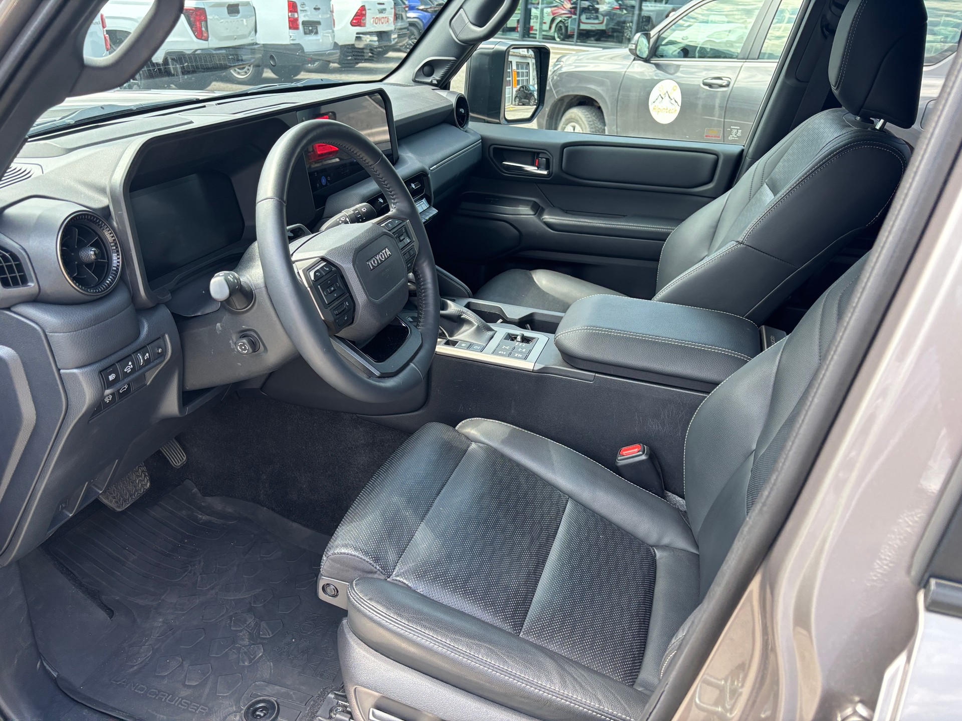 TOYOTA Land Cruiser 2.8TD Invincible-image-8