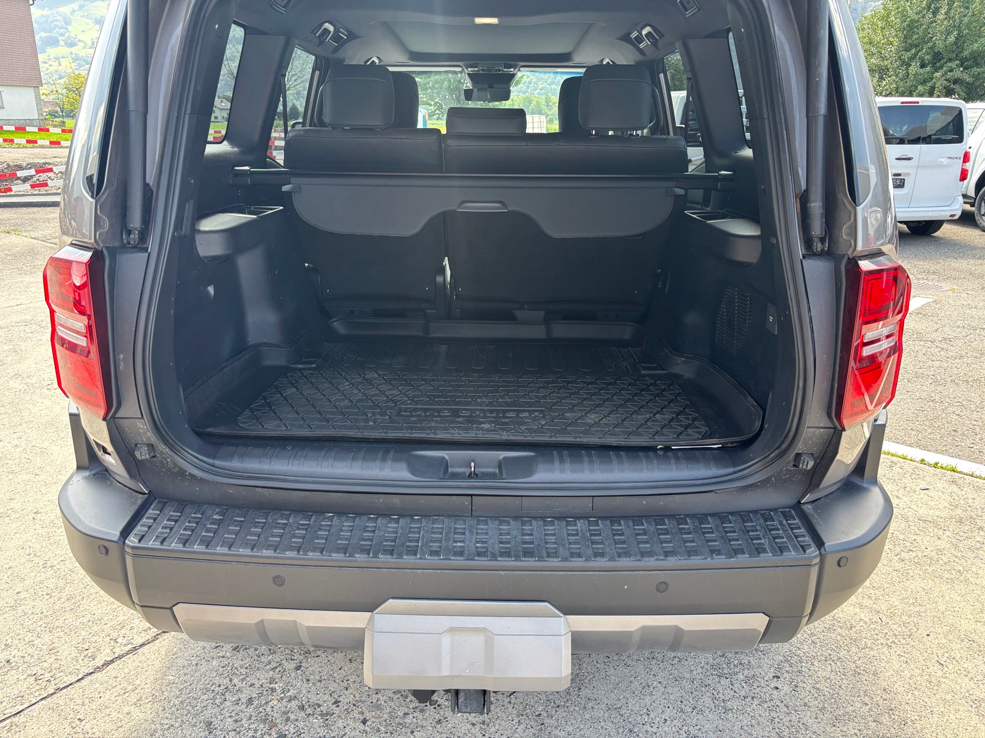 TOYOTA Land Cruiser 2.8TD Invincible-image-15
