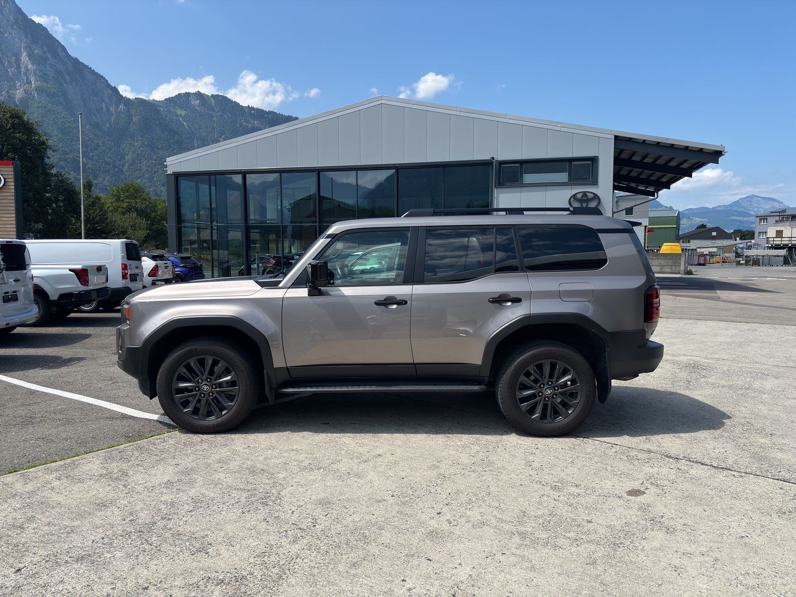 TOYOTA Land Cruiser 2.8TD Invincible-image-6