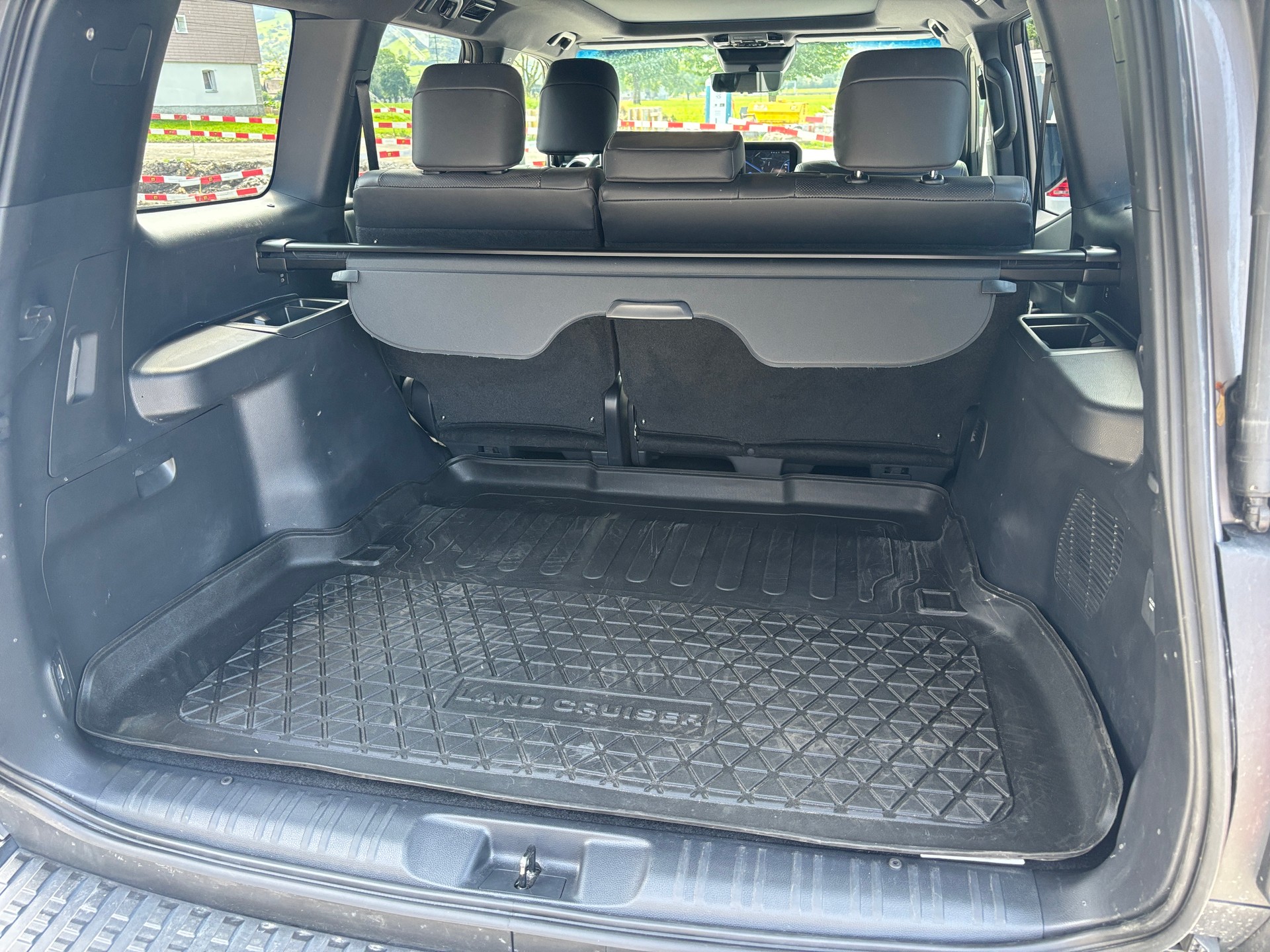 TOYOTA Land Cruiser 2.8TD Invincible-image-14