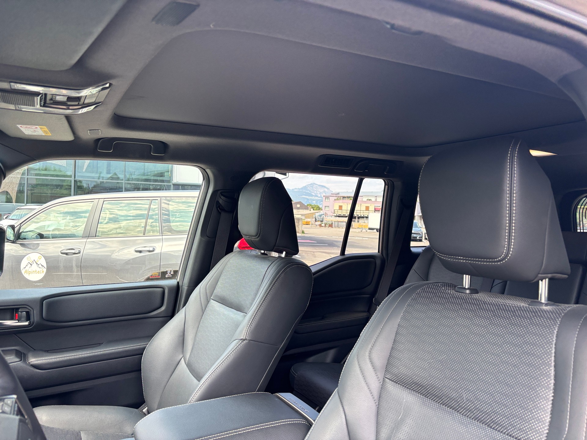 TOYOTA Land Cruiser 2.8TD Invincible-image-10