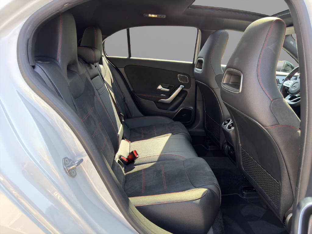 MERCEDES-BENZ A 250 4MATIC Kompaktlimousine-image-13