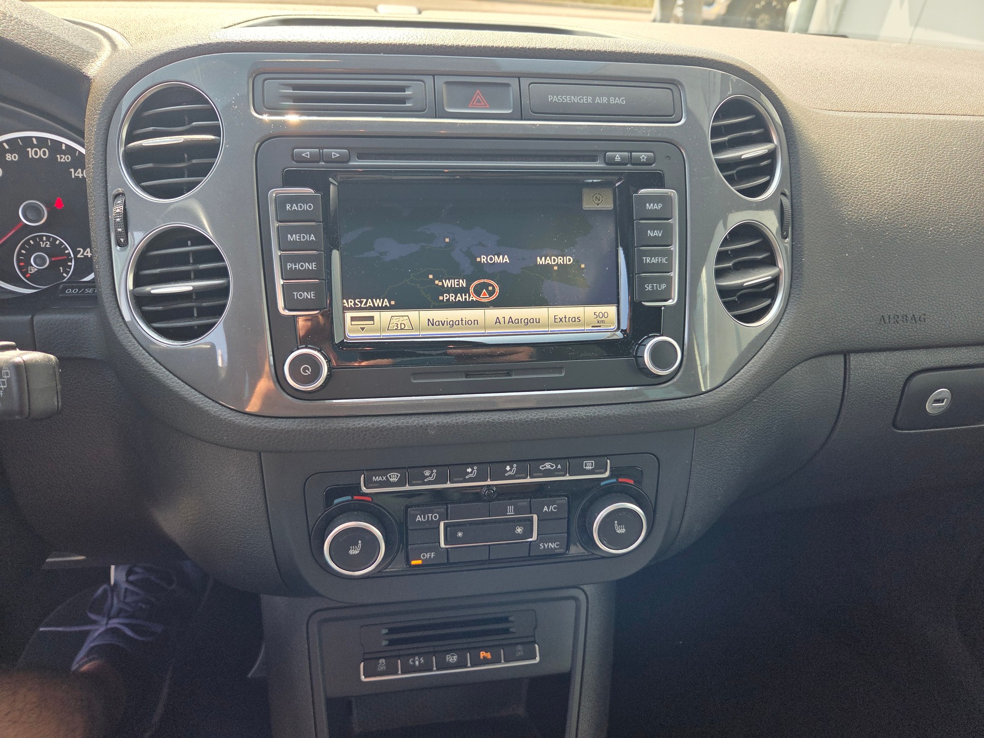 VW Tiguan 2.0 TDI BlueMotion Sport&Style 4Motion DSG-image-9