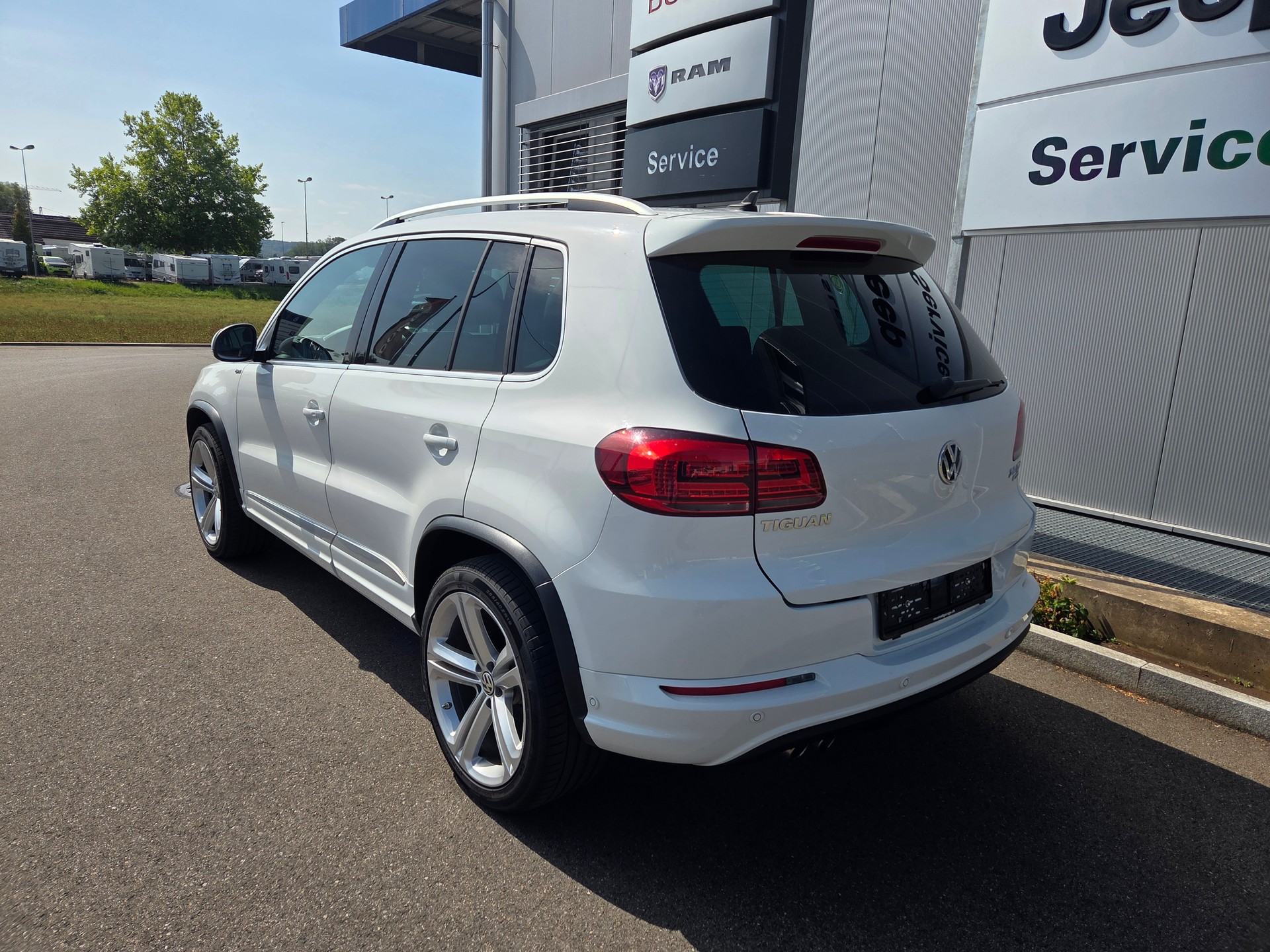 VW Tiguan 2.0 TDI BlueMotion Sport&Style 4Motion DSG-image-2