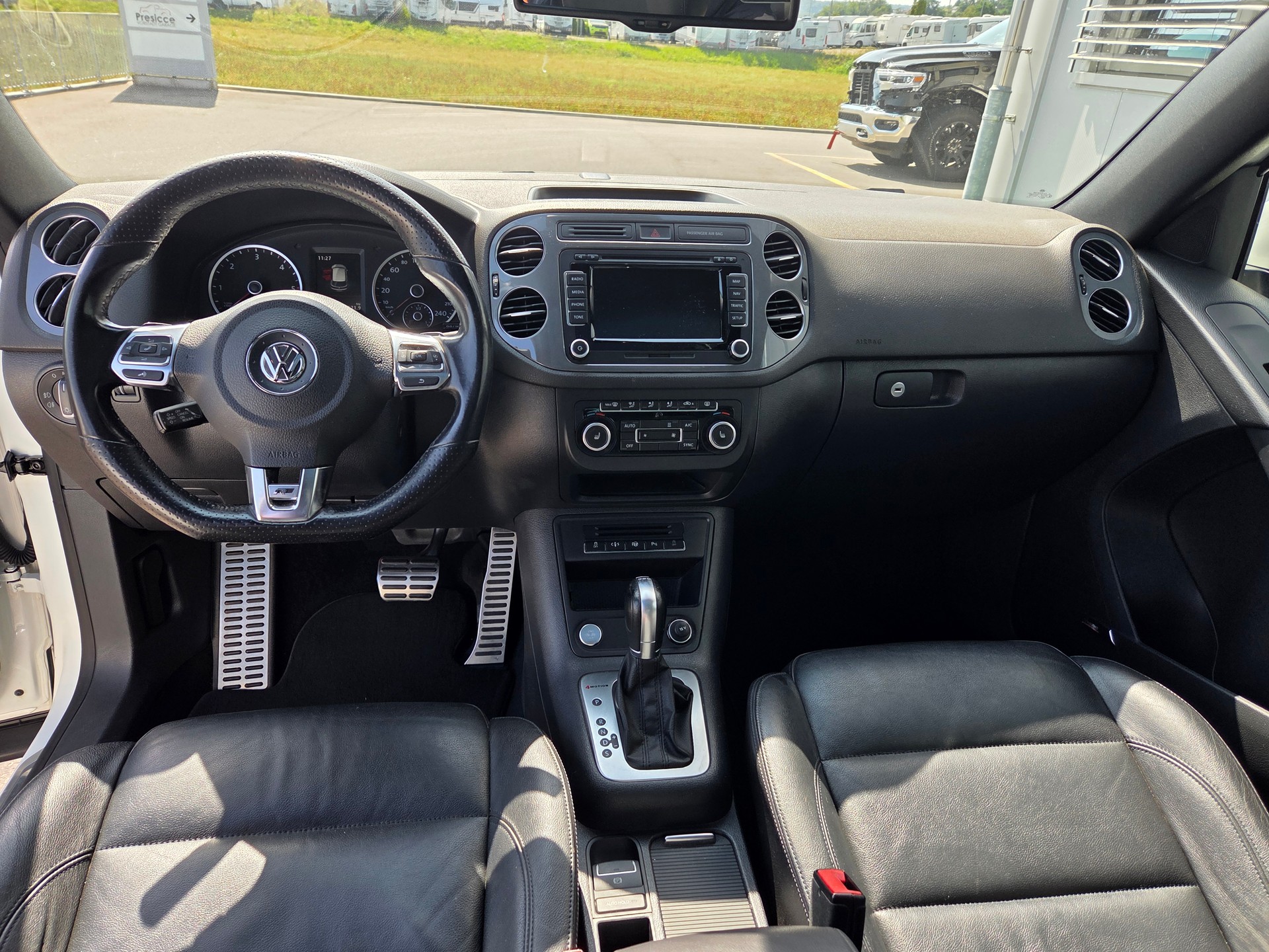 VW Tiguan 2.0 TDI BlueMotion Sport&Style 4Motion DSG-image-8