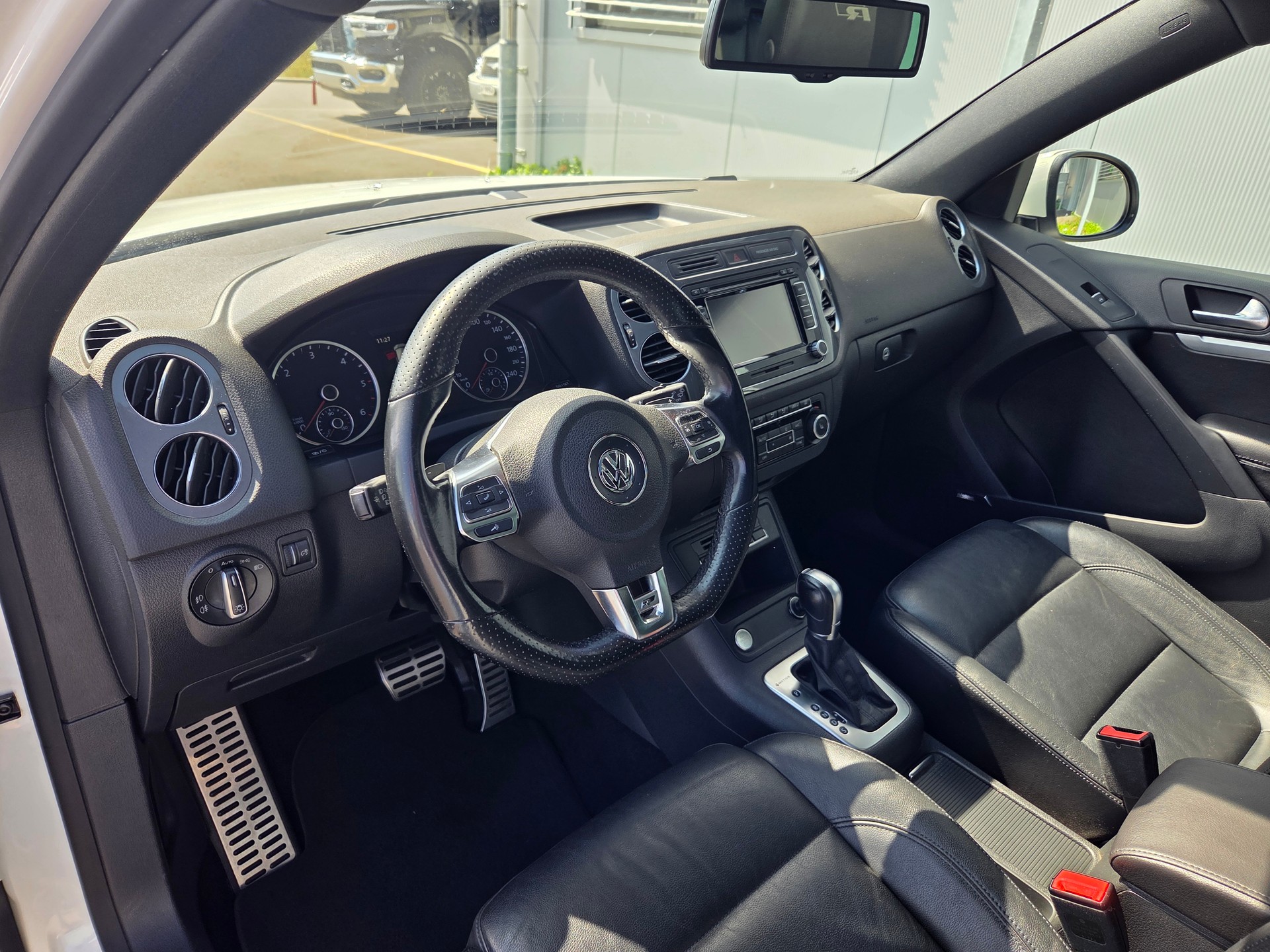 VW Tiguan 2.0 TDI BlueMotion Sport&Style 4Motion DSG-image-4
