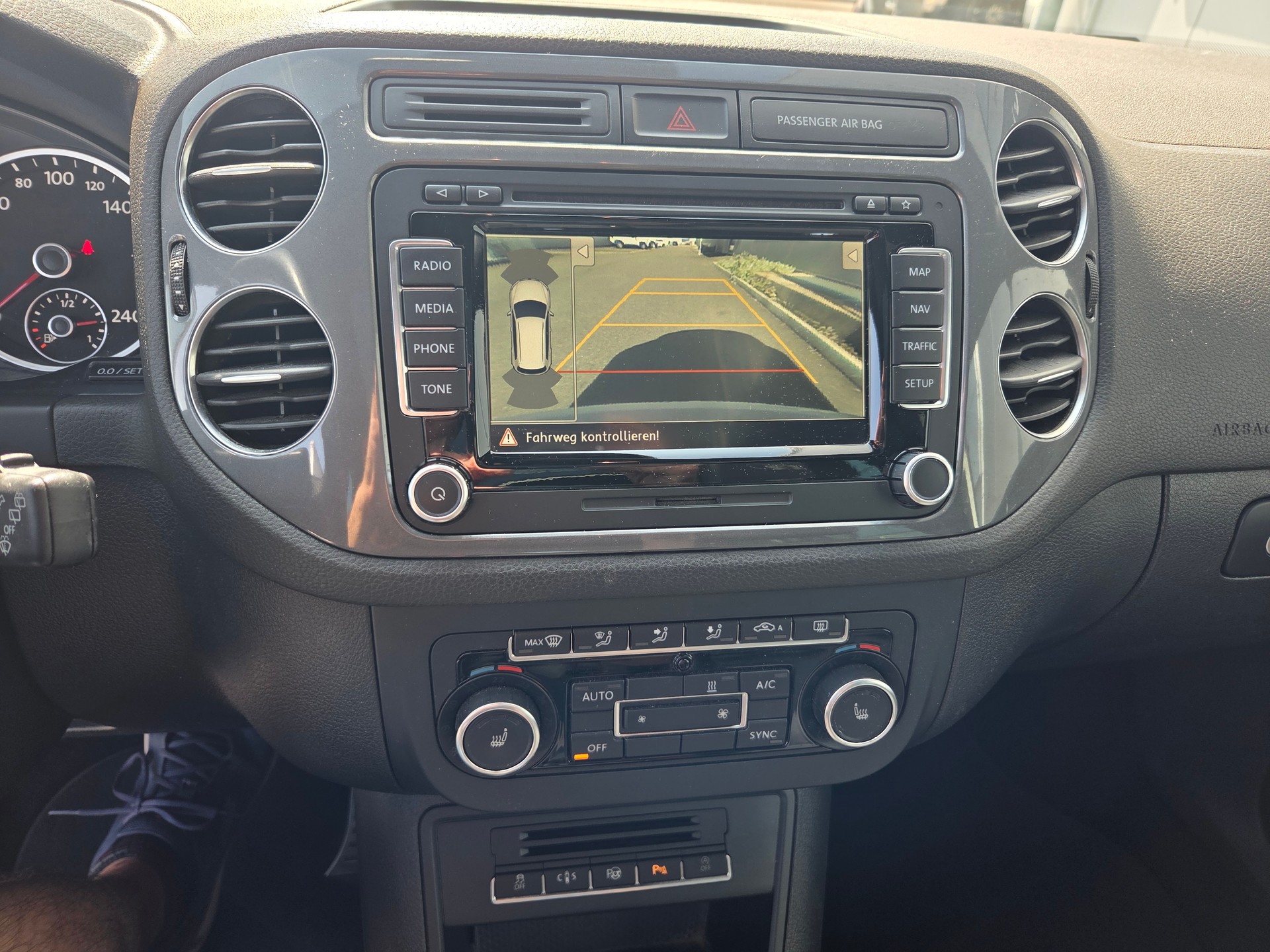 VW Tiguan 2.0 TDI BlueMotion Sport&Style 4Motion DSG-image-10