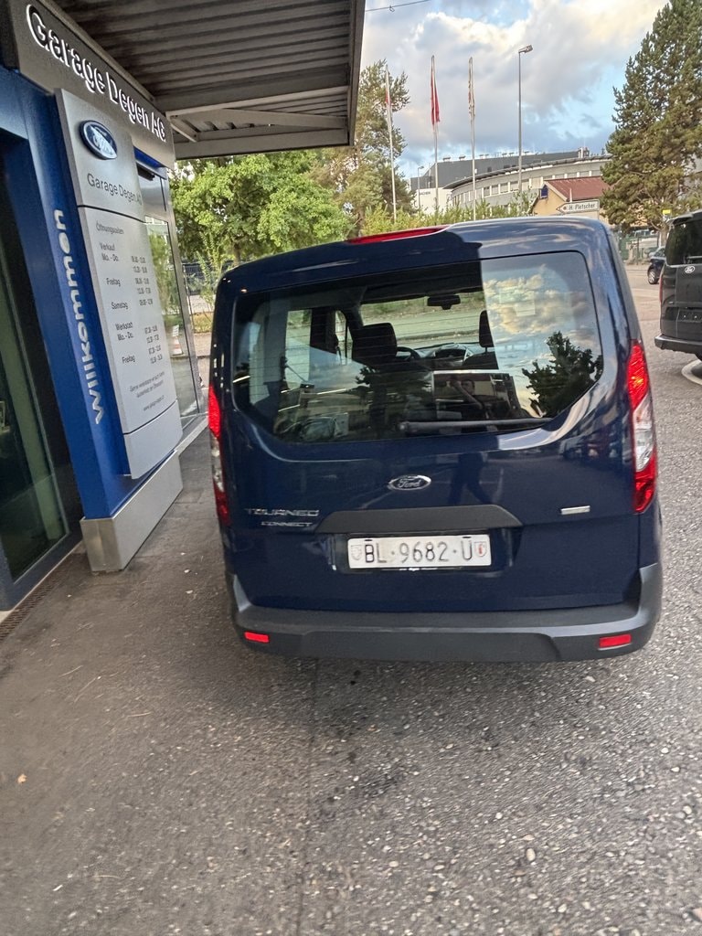 FORD TOURNEO Connect 1.0 EcoB 100 Trend-image-17