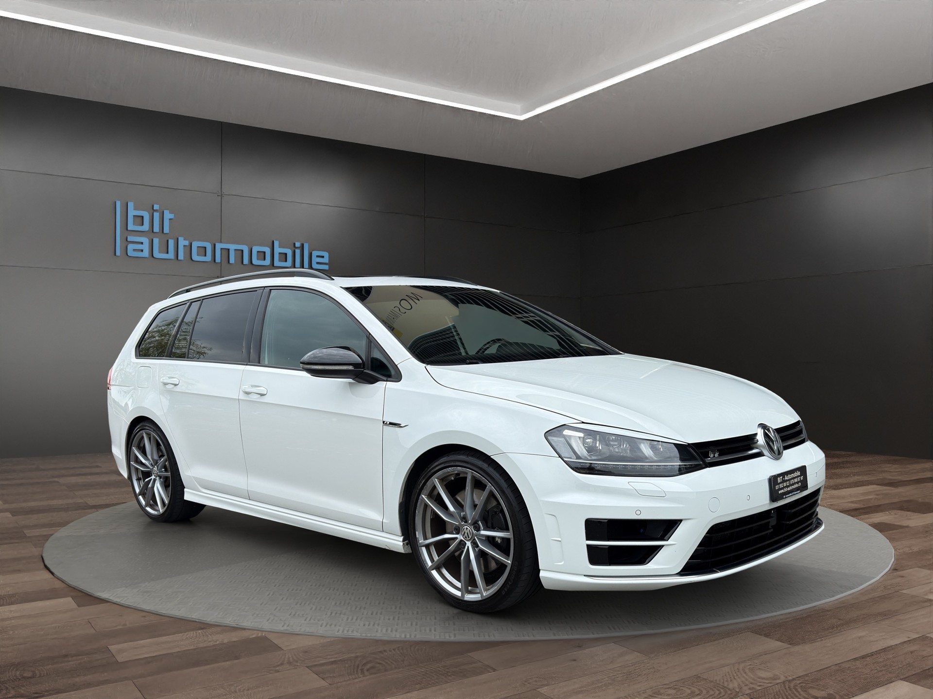 VW VW Variant 2.0 TSI R 4 Motion DSG-image-8