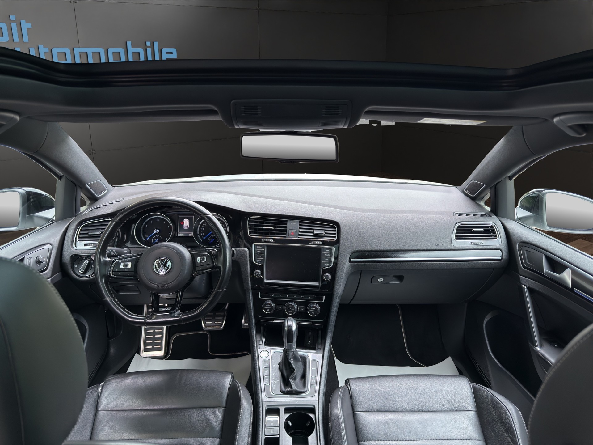 VW VW Variant 2.0 TSI R 4 Motion DSG-image-3