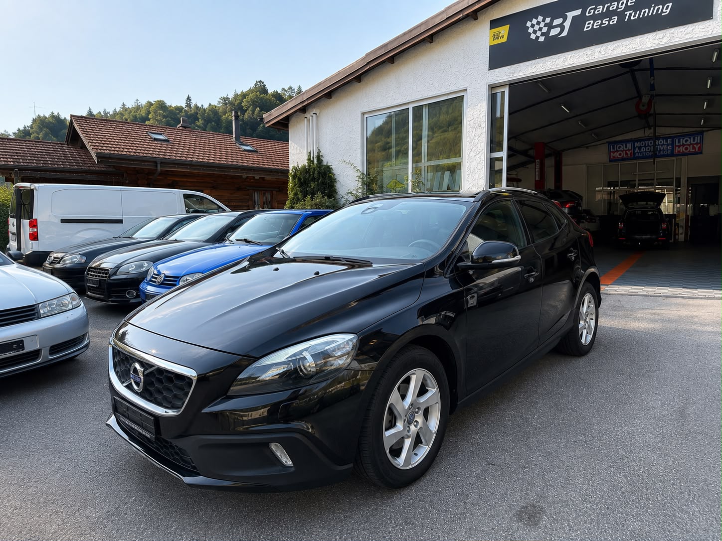 VOLVO V40 Cross Country T4 2.0 AWD Family Ed. Geartr.-image-0