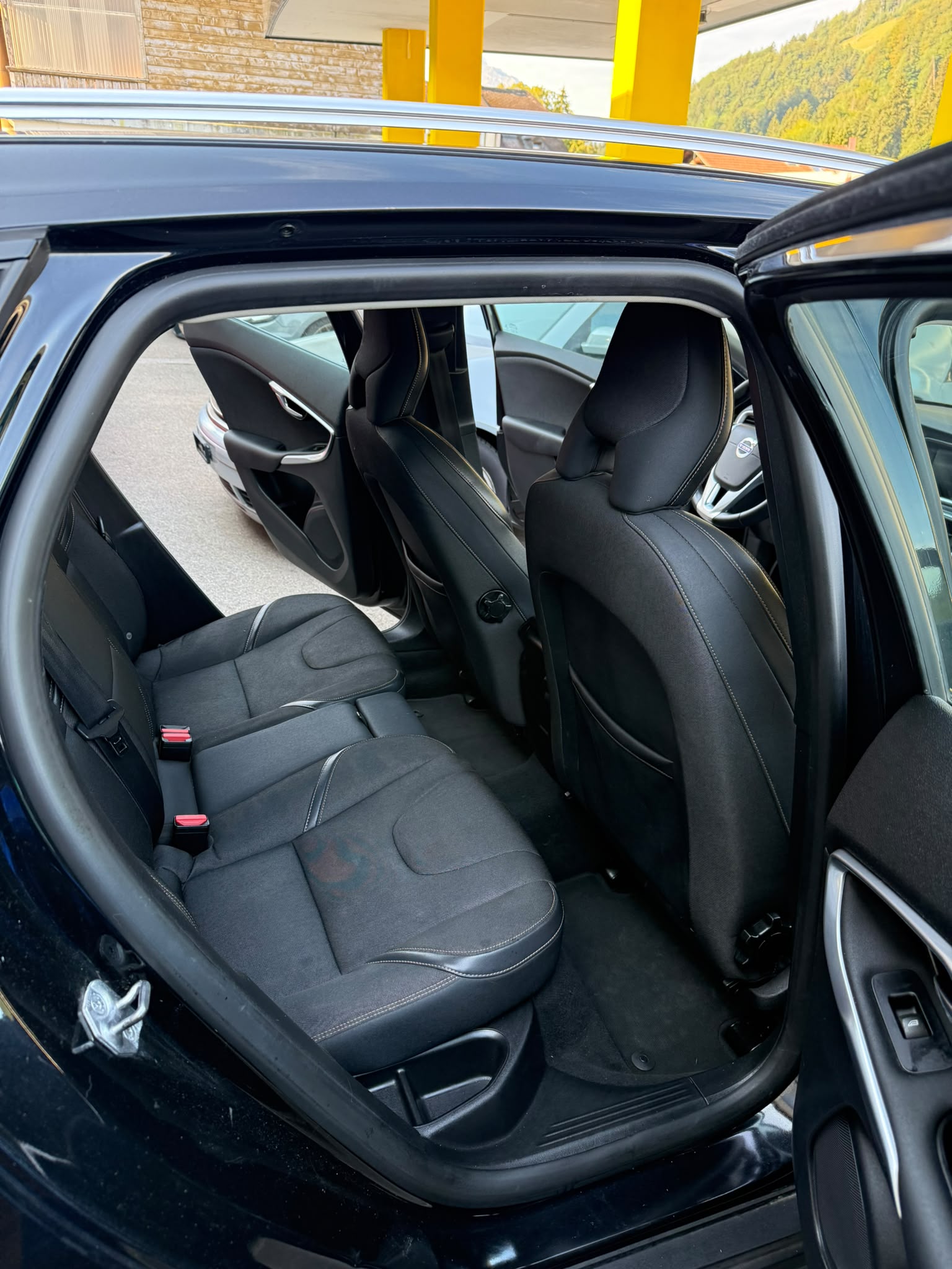 VOLVO V40 Cross Country T4 2.0 AWD Family Ed. Geartr.-image-4