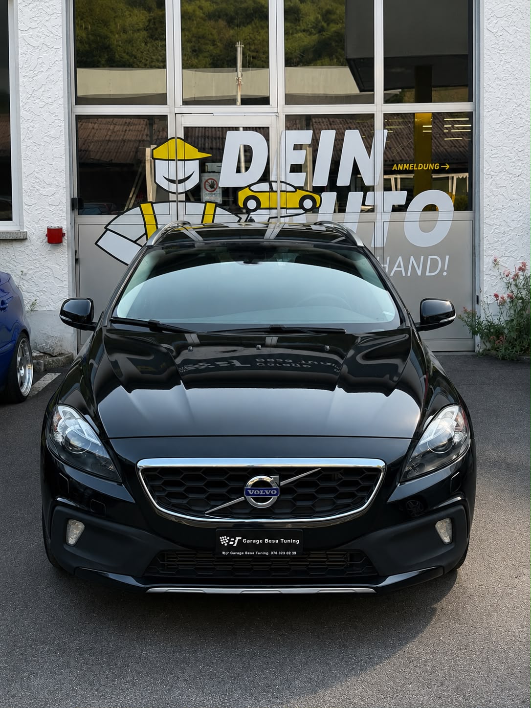 VOLVO V40 Cross Country T4 2.0 AWD Family Ed. Geartr.-image-1