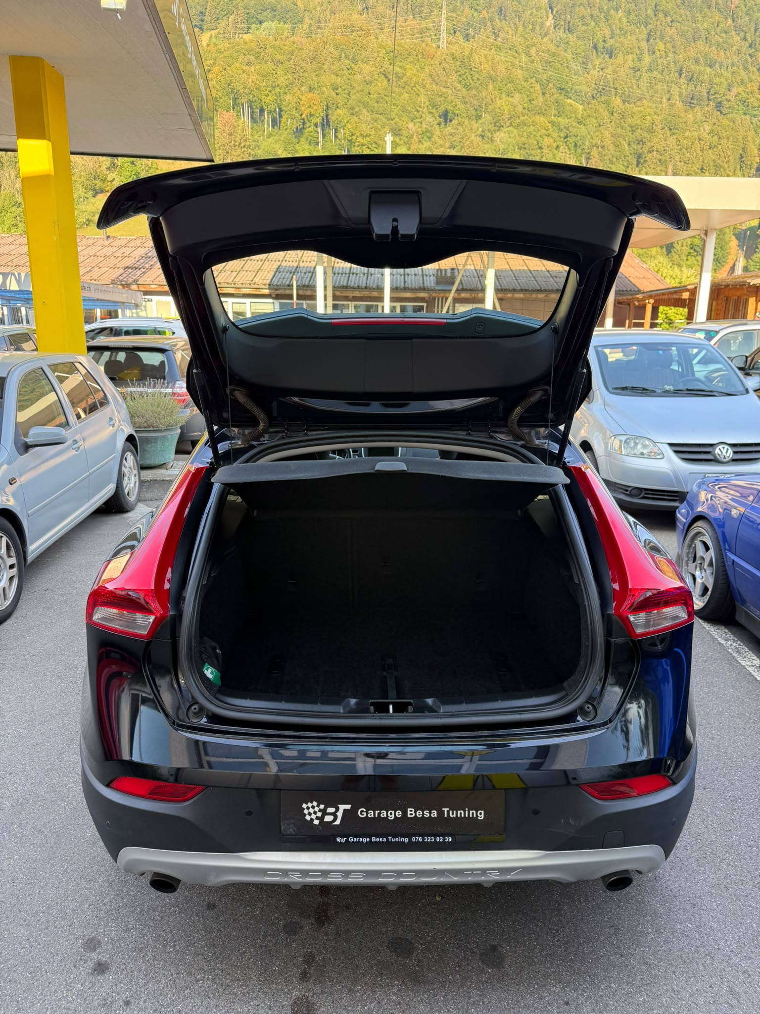 VOLVO V40 Cross Country T4 2.0 AWD Family Ed. Geartr.-image-11