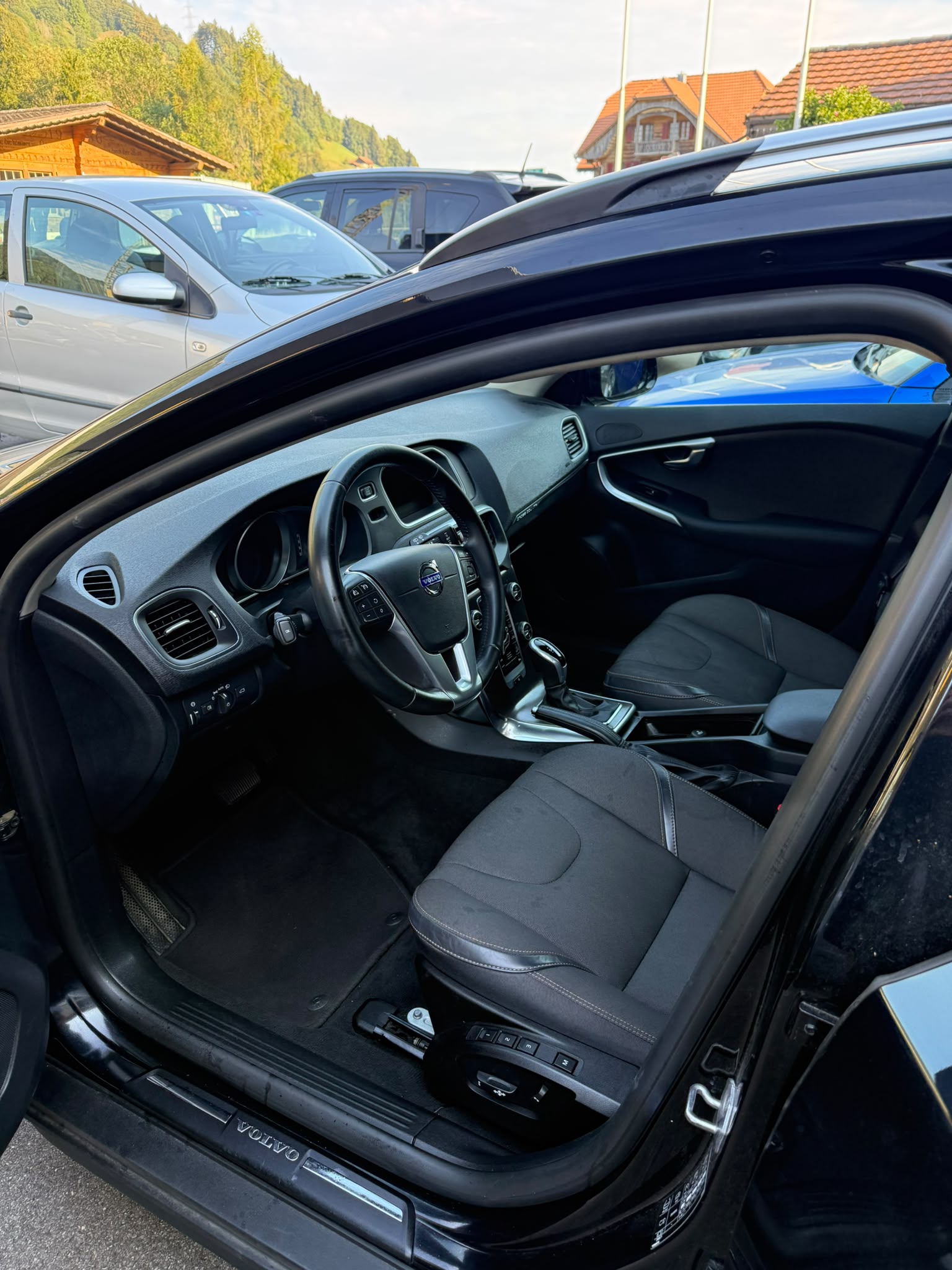 VOLVO V40 Cross Country T4 2.0 AWD Family Ed. Geartr.-image-3