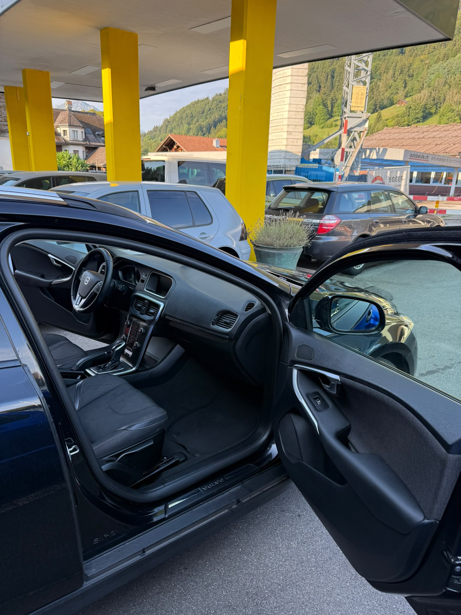 VOLVO V40 Cross Country T4 2.0 AWD Family Ed. Geartr.-image-5
