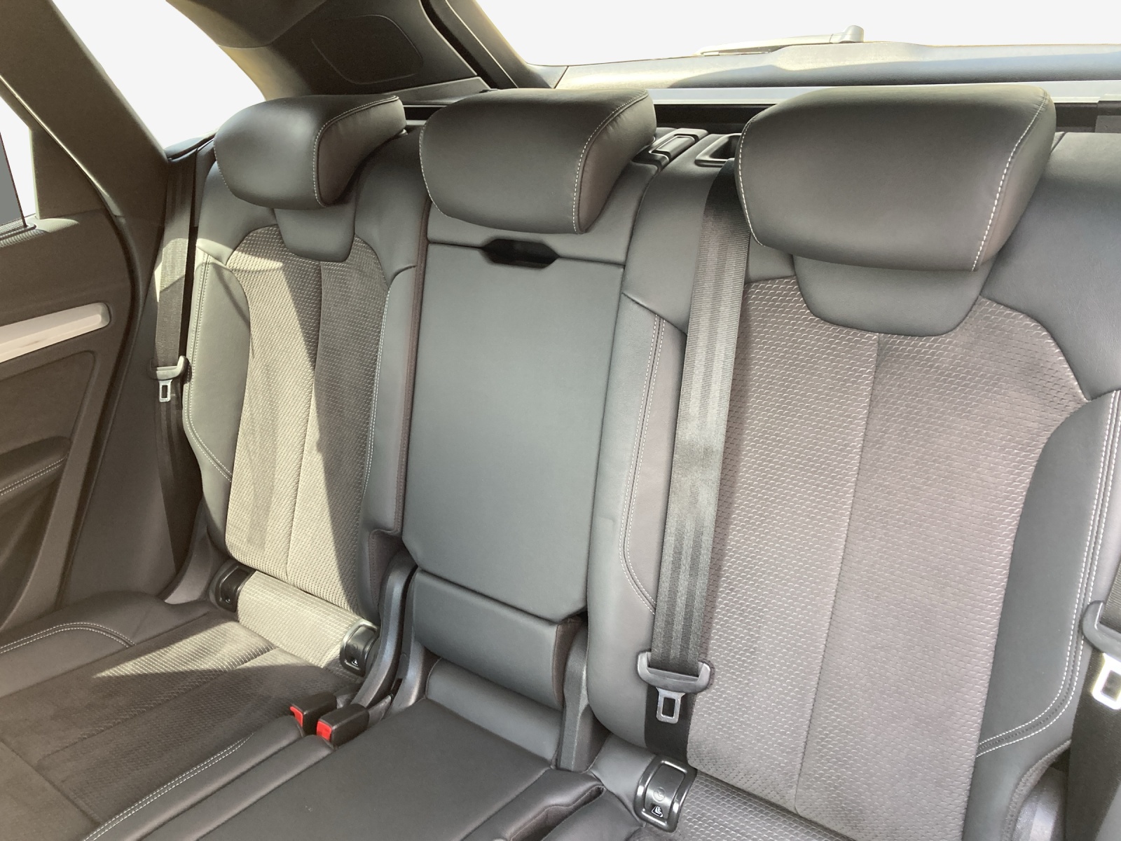 AUDI Q5 45 TFSI quattro S-tronic-image-11